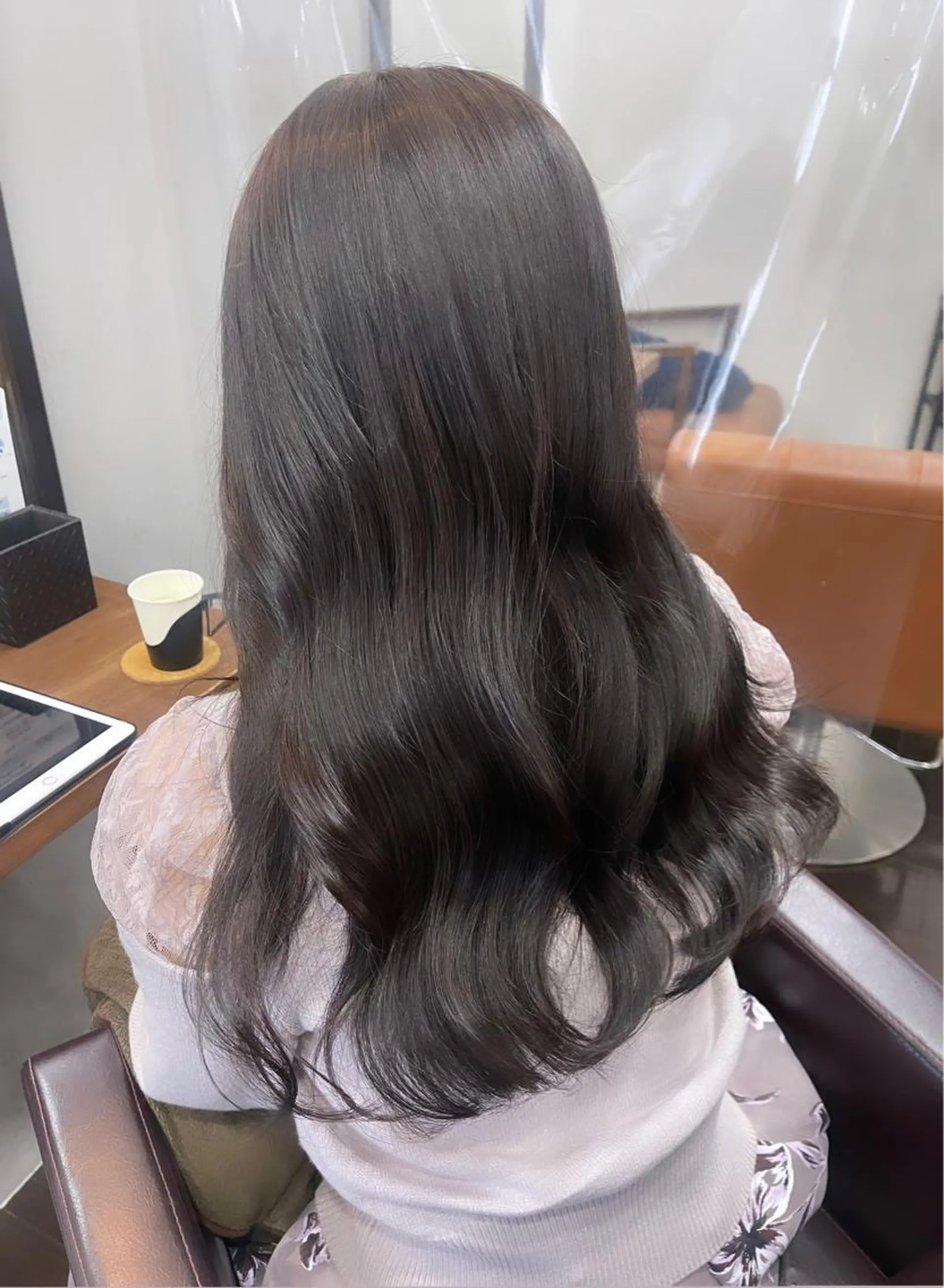 セミロング カラー グレージュ ラベンダーカラー ラベンダーグレージュ ラベンダーグレー カット ヘアカラー トリートメント 難波 茜のヘアスタイル