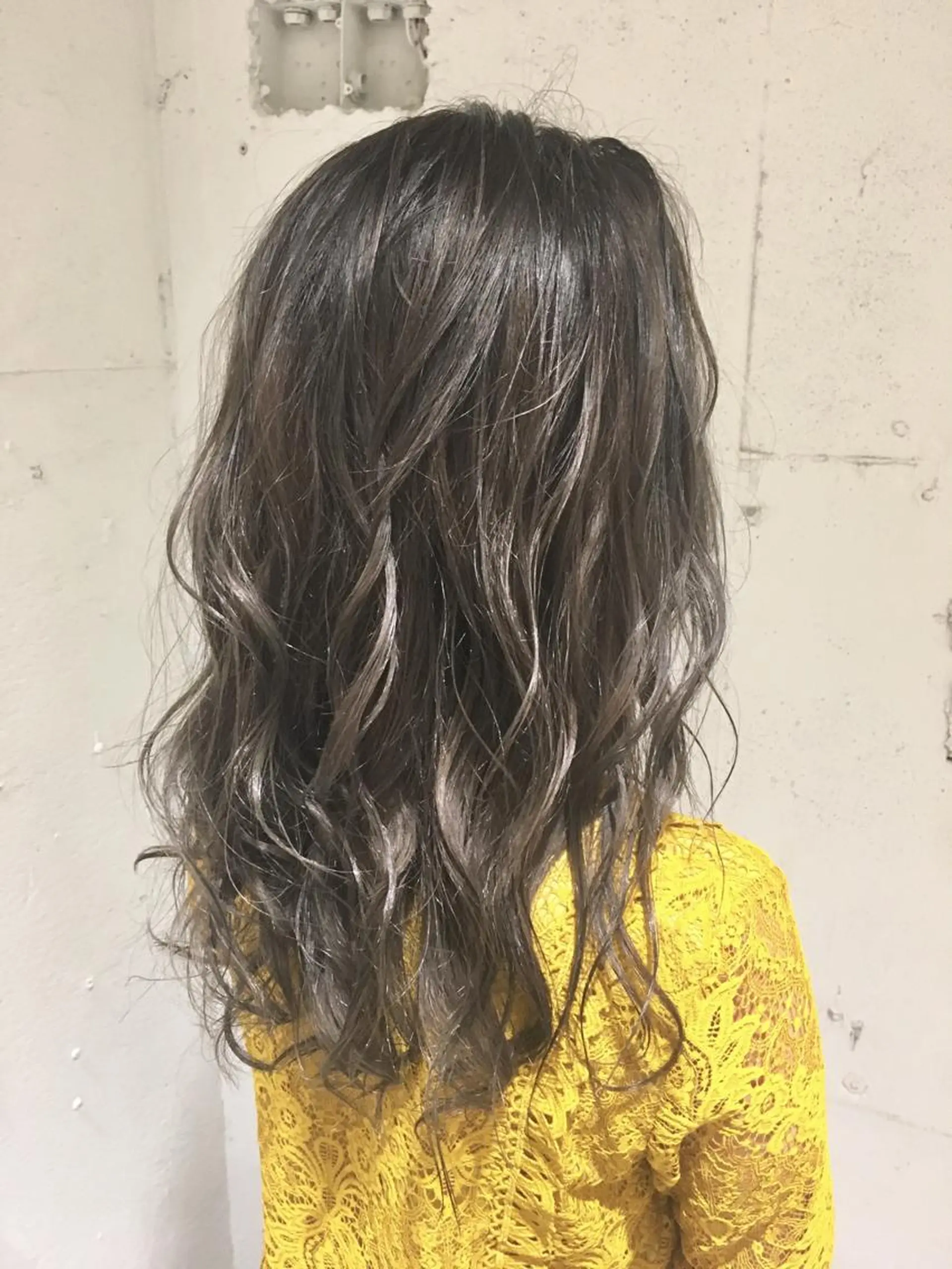 ロング カラー バレイヤージュ グレージュ ハイトーンカラー シルバー シルバーグレージュ カット ヘアカラー トリートメント 💈平島 拓也💈のヘアスタイル