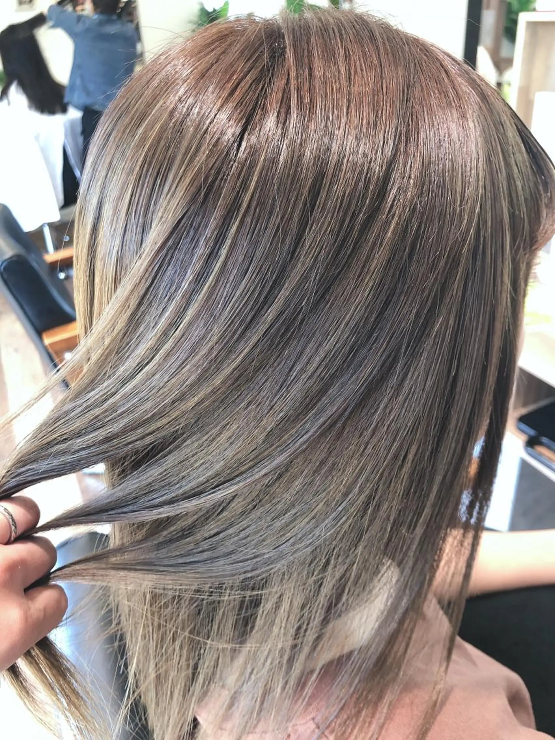 セミロング カラー カット ヘアカラー しょうへいの店四郎丸店所属・大川 優佳のヘアスタイル