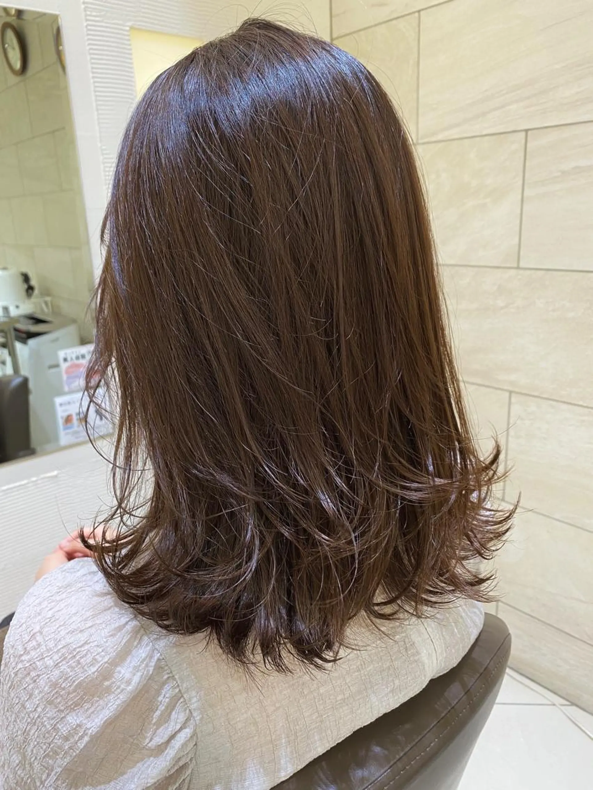 セミロング カラー ベージュカラー オリーブベージュ レイヤーカット カット ヘアカラー トリートメント プレイングカラー🤍 細めハイライトのヘアスタイル