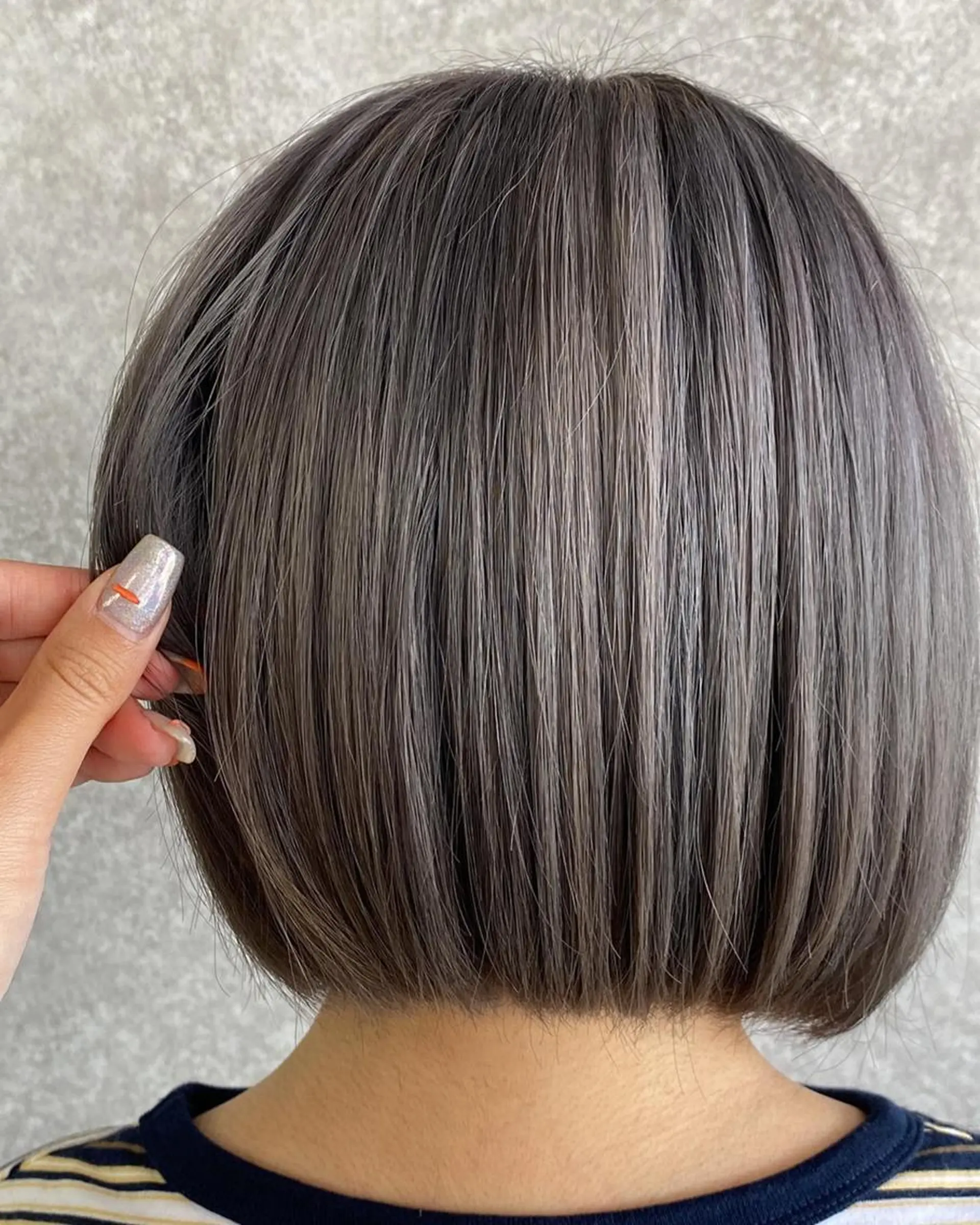 ロング カラー グレージュ ハイトーンカラー シルバー UNDER vr 【アンダーバー】のヘアスタイル