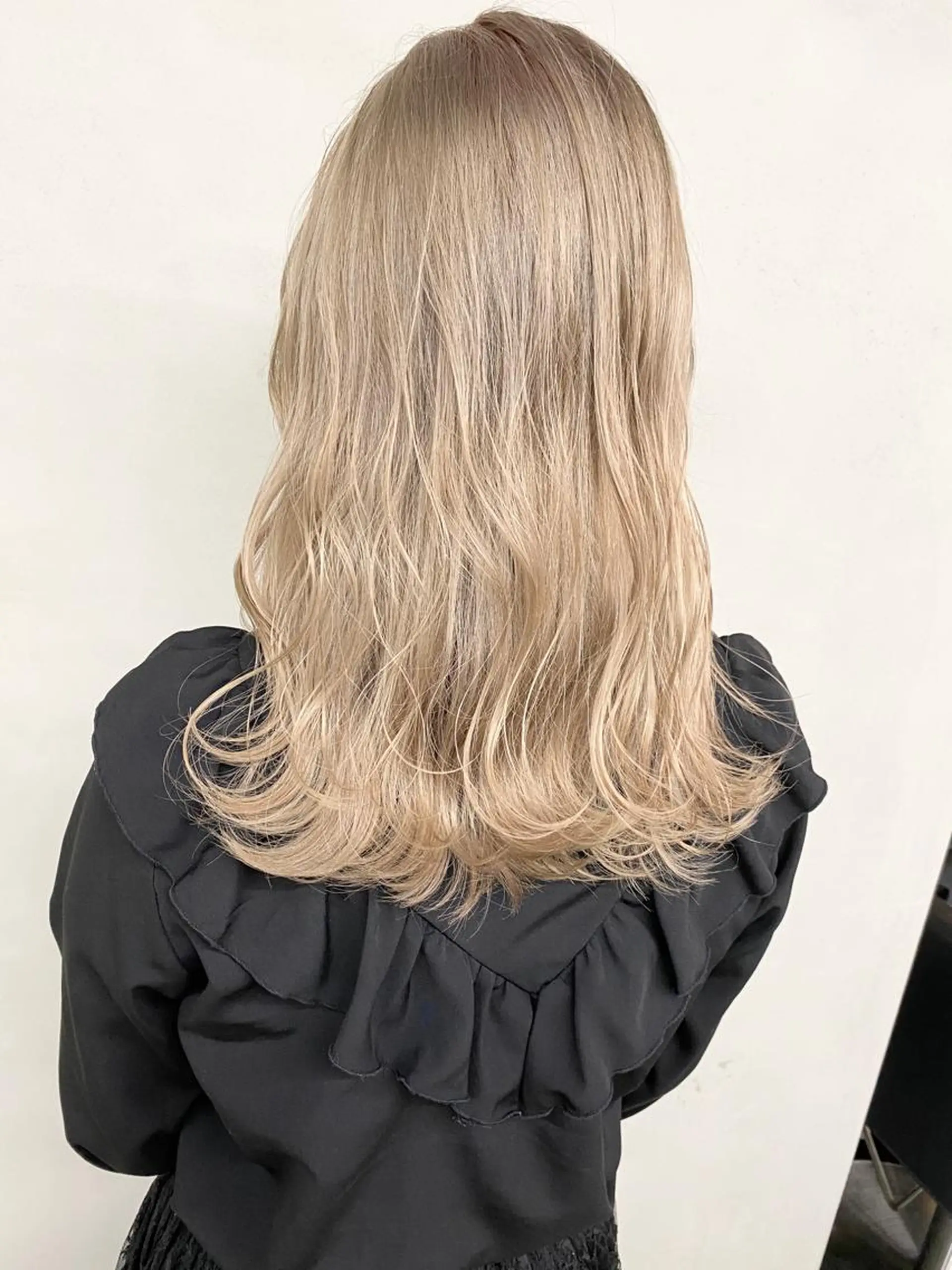ミディアム カラー パーマ ヘアアレンジ メンズ キッズ ネイル マツエク・マツパ ベージュカラー ホワイトベージュ ホワイト ヘアカラー トリートメント ヘアセット 🌸グレージュ/ 艶髪🌸yutaのヘアスタイル