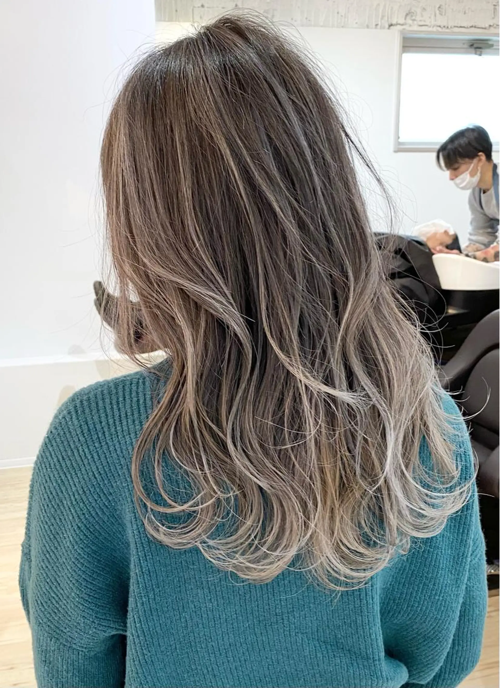 ロング カラー アディクシーカラー バレイヤージュ ブリーチ ケアブリーチ レイヤーカット カット ヘアカラー トリートメント ヘッドスパ 木下大地 HAIR  Oneのヘアスタイル