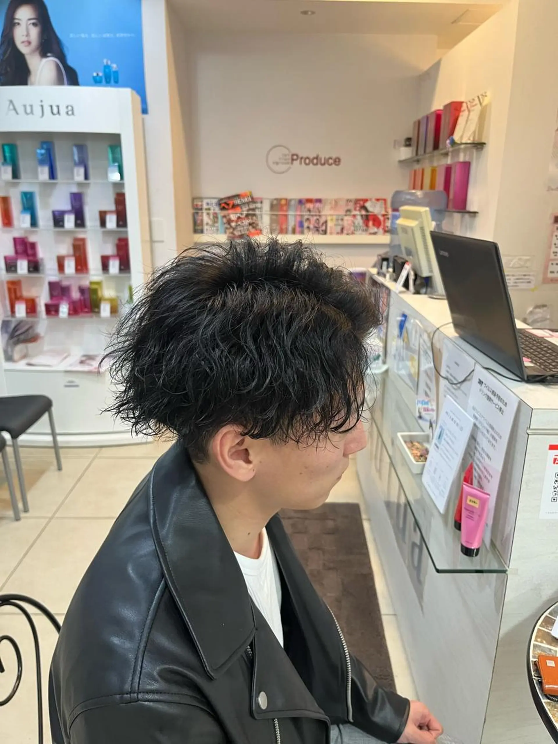 ショート パーマ メンズ アップバング メンズパーマ 波巻きパーマ スパイラルパーマ カット パーマ カルマ・ニュアンス パーマ　須田龍世のヘアスタイル