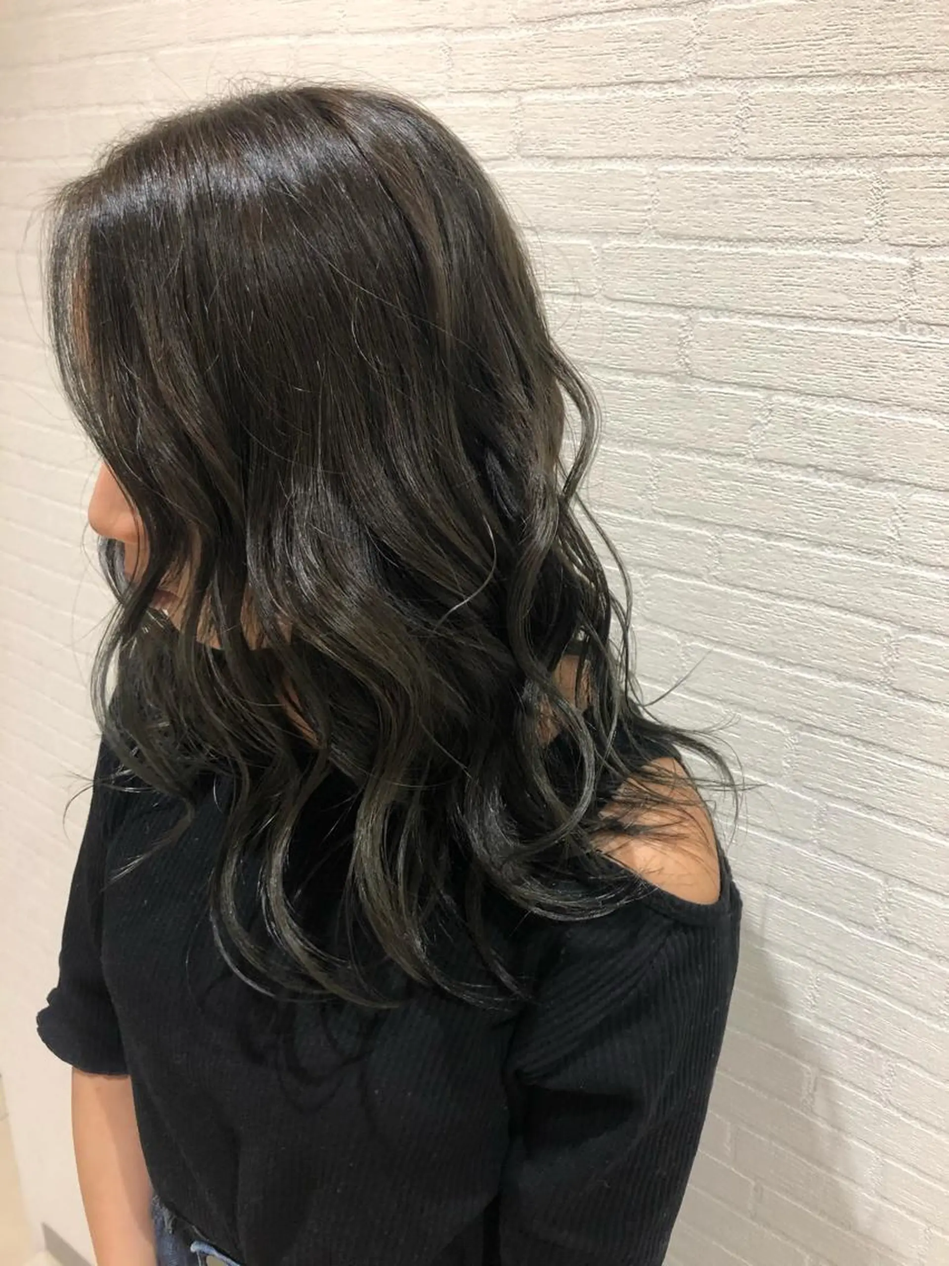 ミディアム カラー 岩永 梨玖のヘアスタイル