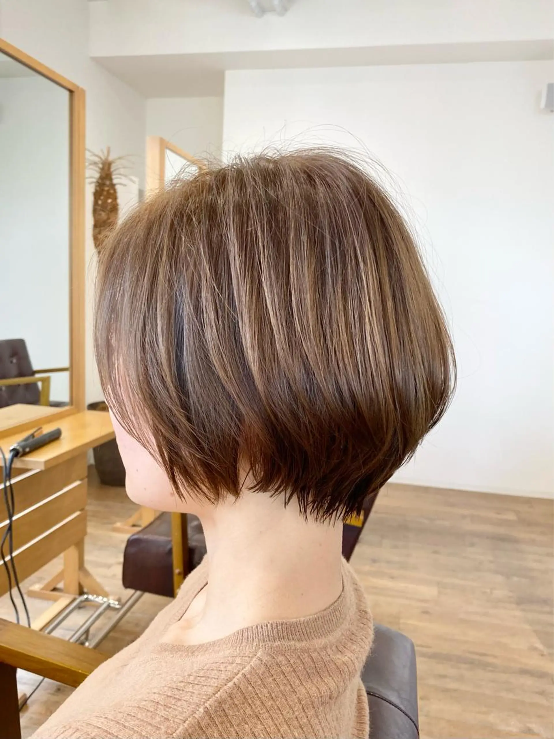 ショート カラー ハンサムショート ベージュカラー 透明感カラー ボブ ショートヘア カット ヘアカラー KIZU 髪質改善 オカルト怪談のヘアスタイル