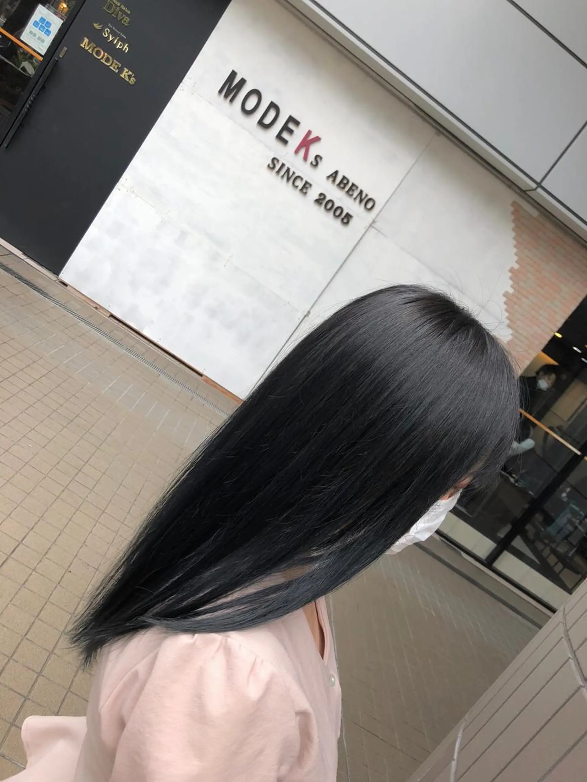 セミロング カラー 黒髪 ブルーカラー ブルーブラック カット 縮毛矯正 トリートメント SHAFT Ieiriのヘアスタイル