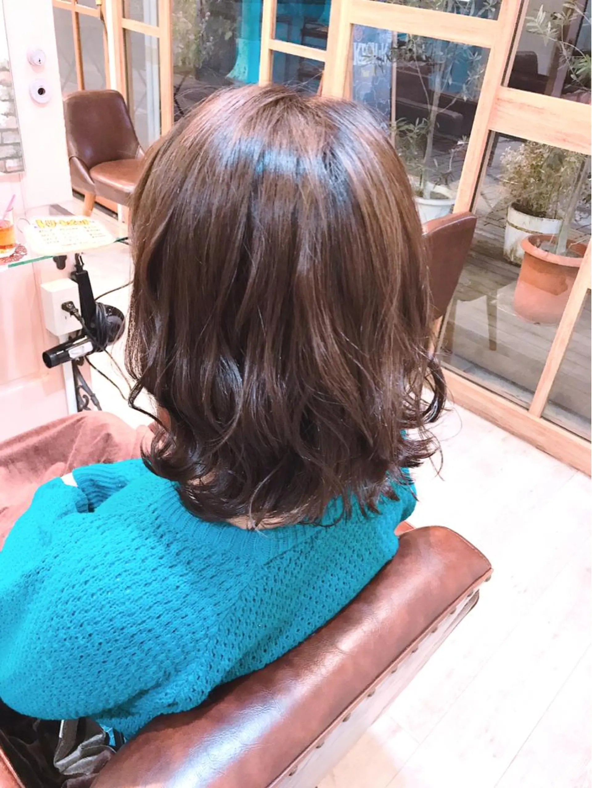 ミディアム カラー ヘアアレンジ 外ハネヘア ヘアカラー keshiki hair design所属・わたなべ ゆりかのヘアスタイル