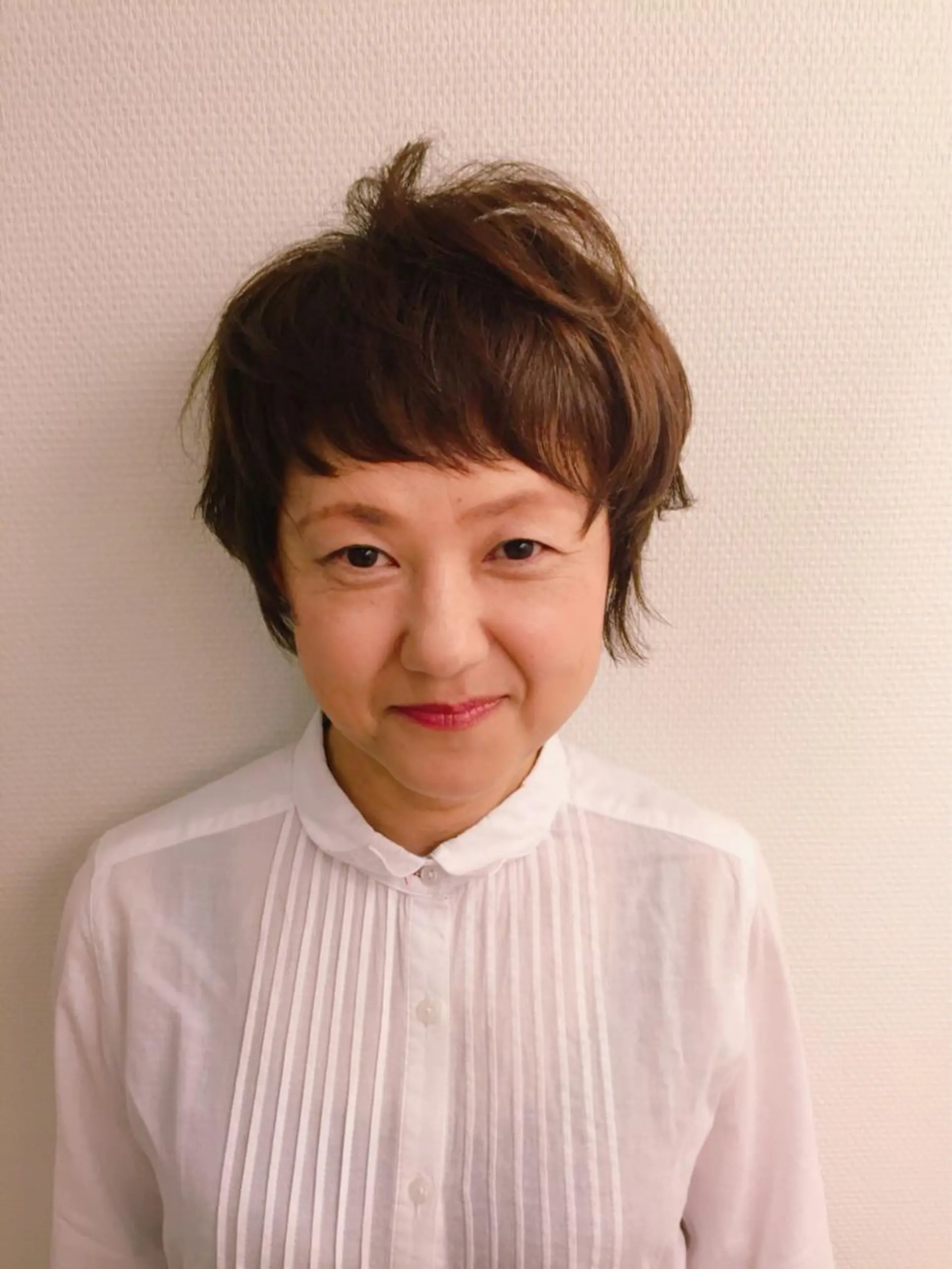 ショート カラー ブラウンカラー バイオレットカラー バイオレットブラウン くせ毛 ショートヘア 小酒井 智洋のヘアスタイル