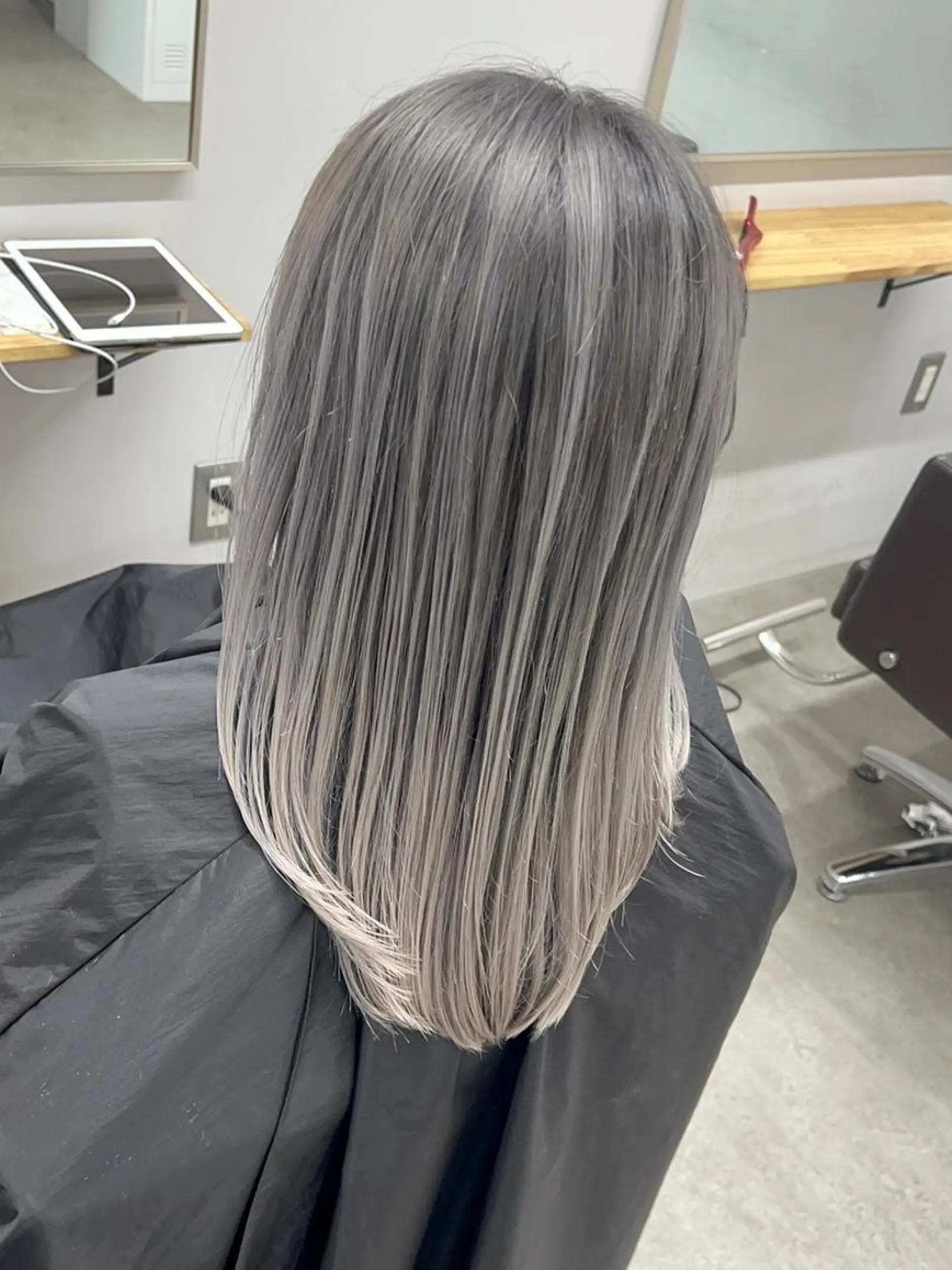 セミロング カラー ブリーチ ダブルカラー ✨【公式】 juhl.横浜✨のヘアスタイル