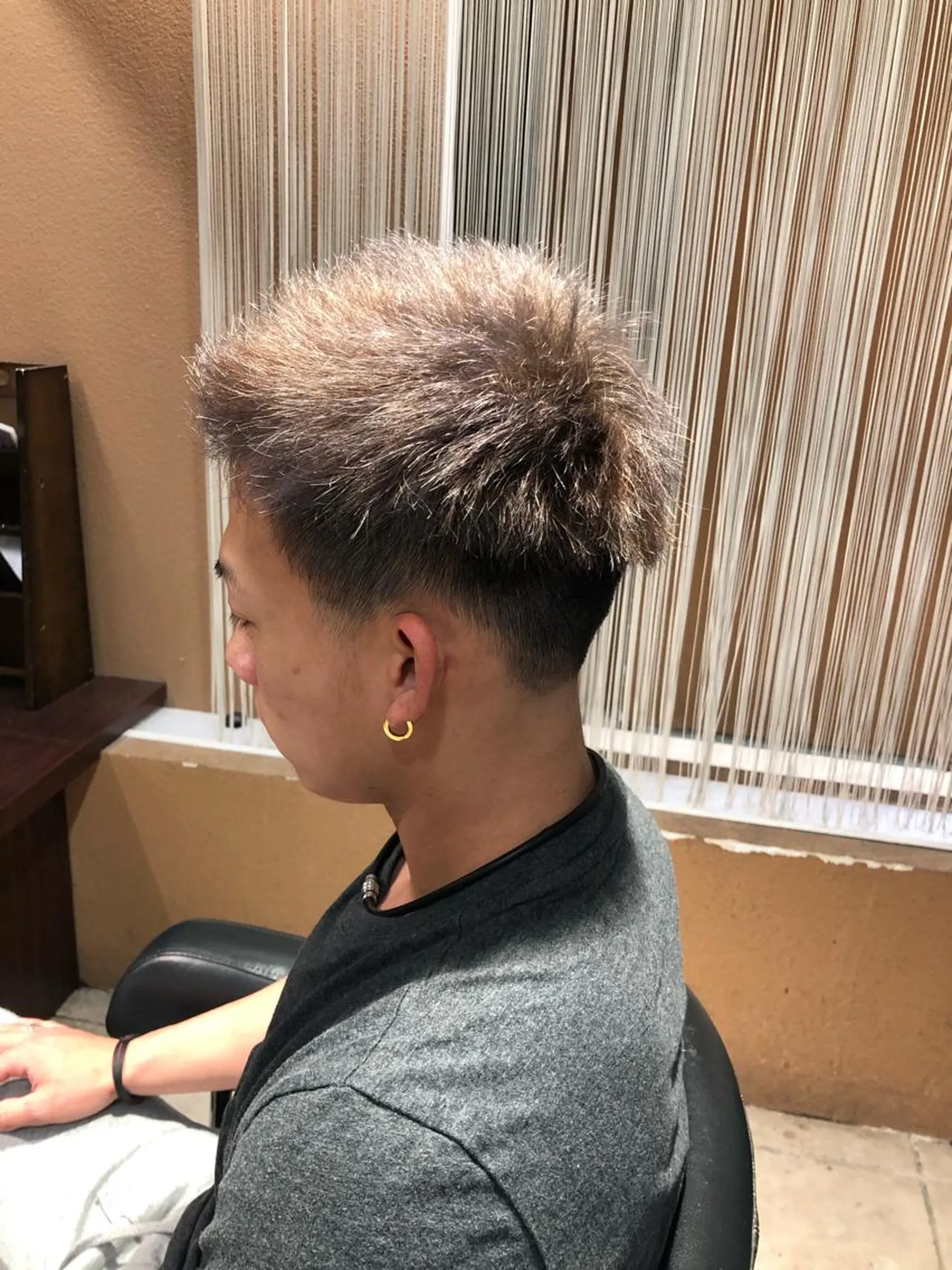 ショート メンズ メンズブリーチ ショートヘア Lee大阪店所属・店長　濱口 花菜　美髪整形のヘアスタイル