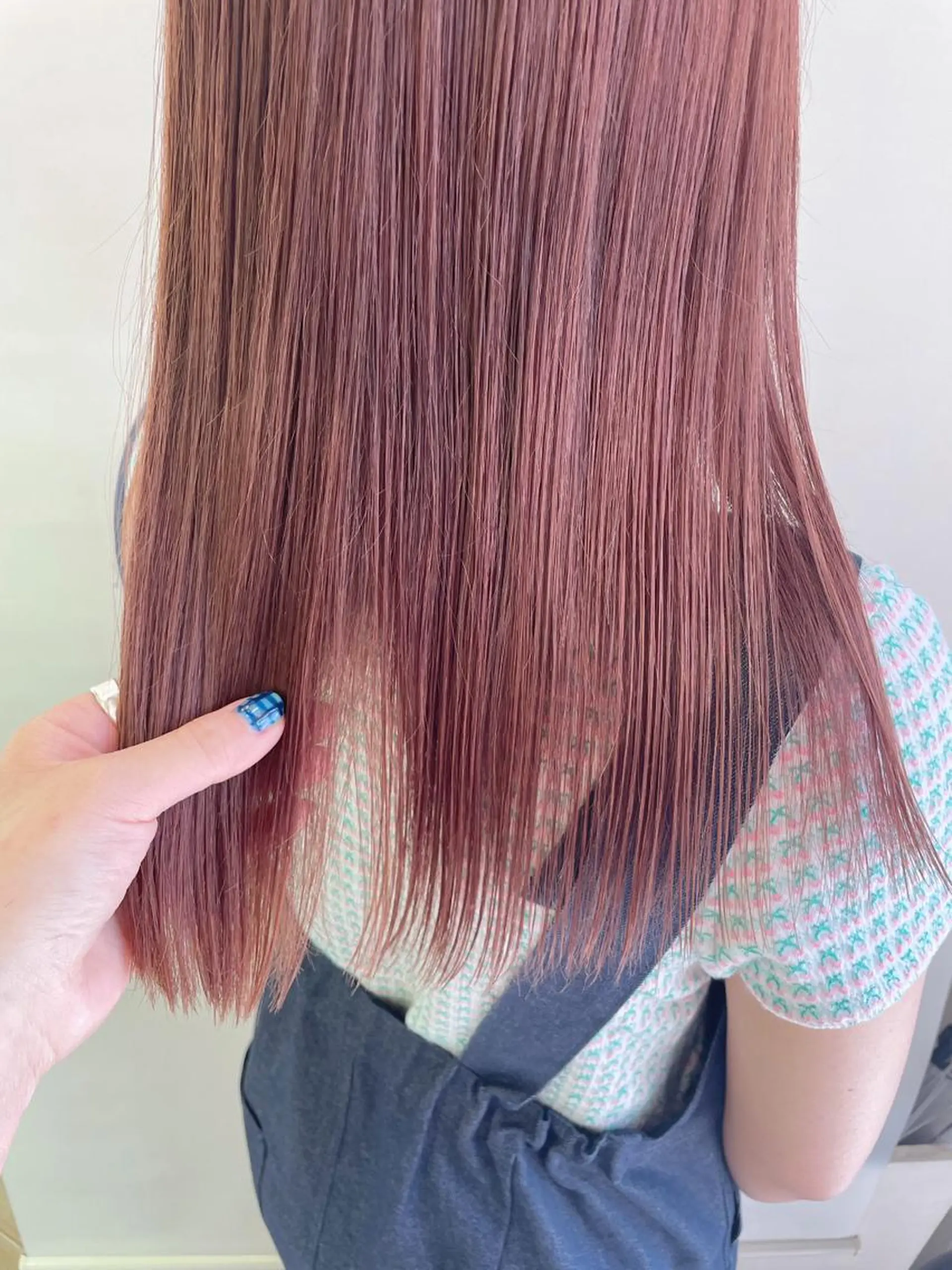 セミロング カラー ピンクカラー 齋藤 咲のヘアスタイル