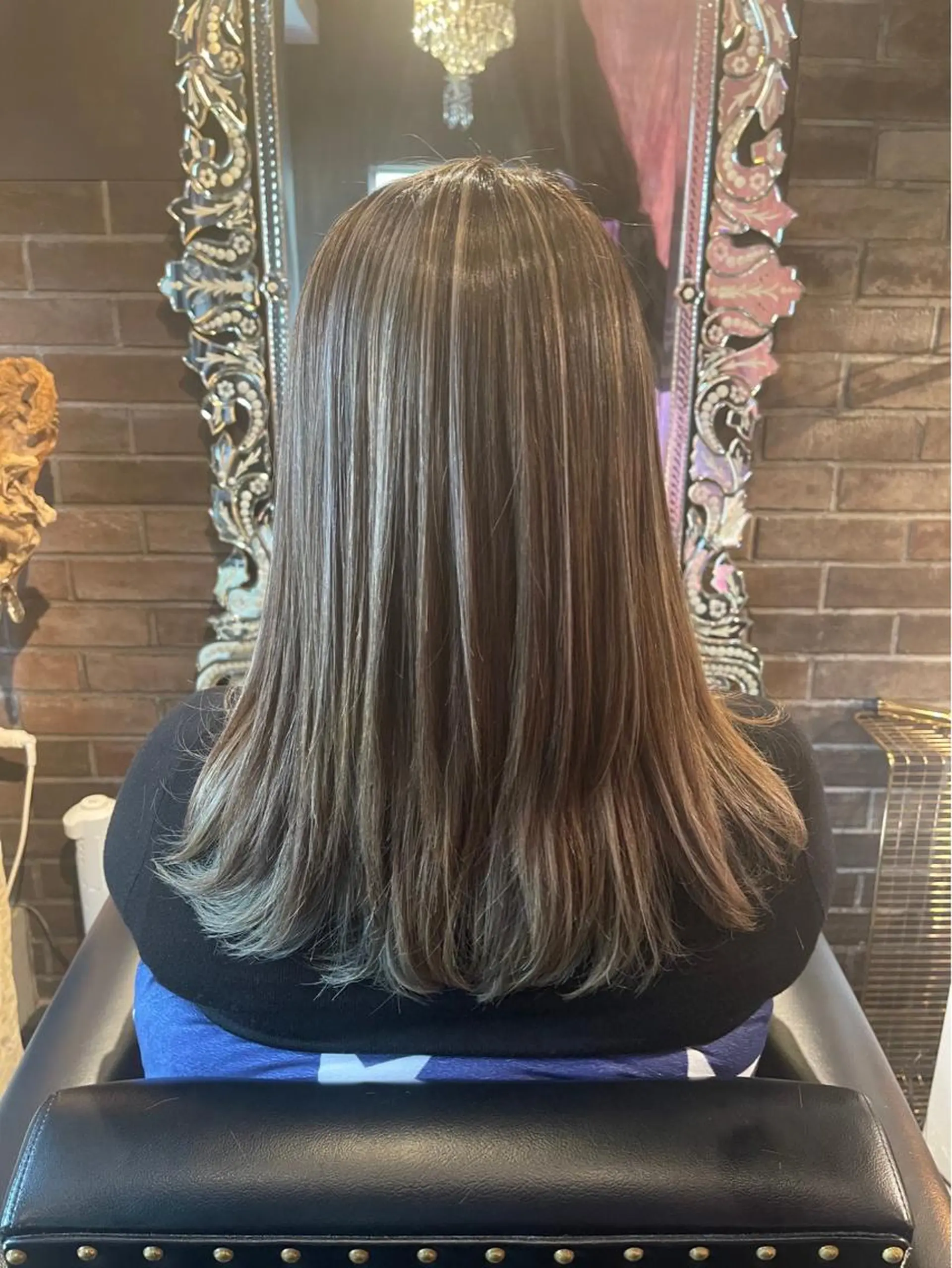 セミロング ハイライト ヘアカラー アフィロス所属・五十嵐 舞のヘアスタイル