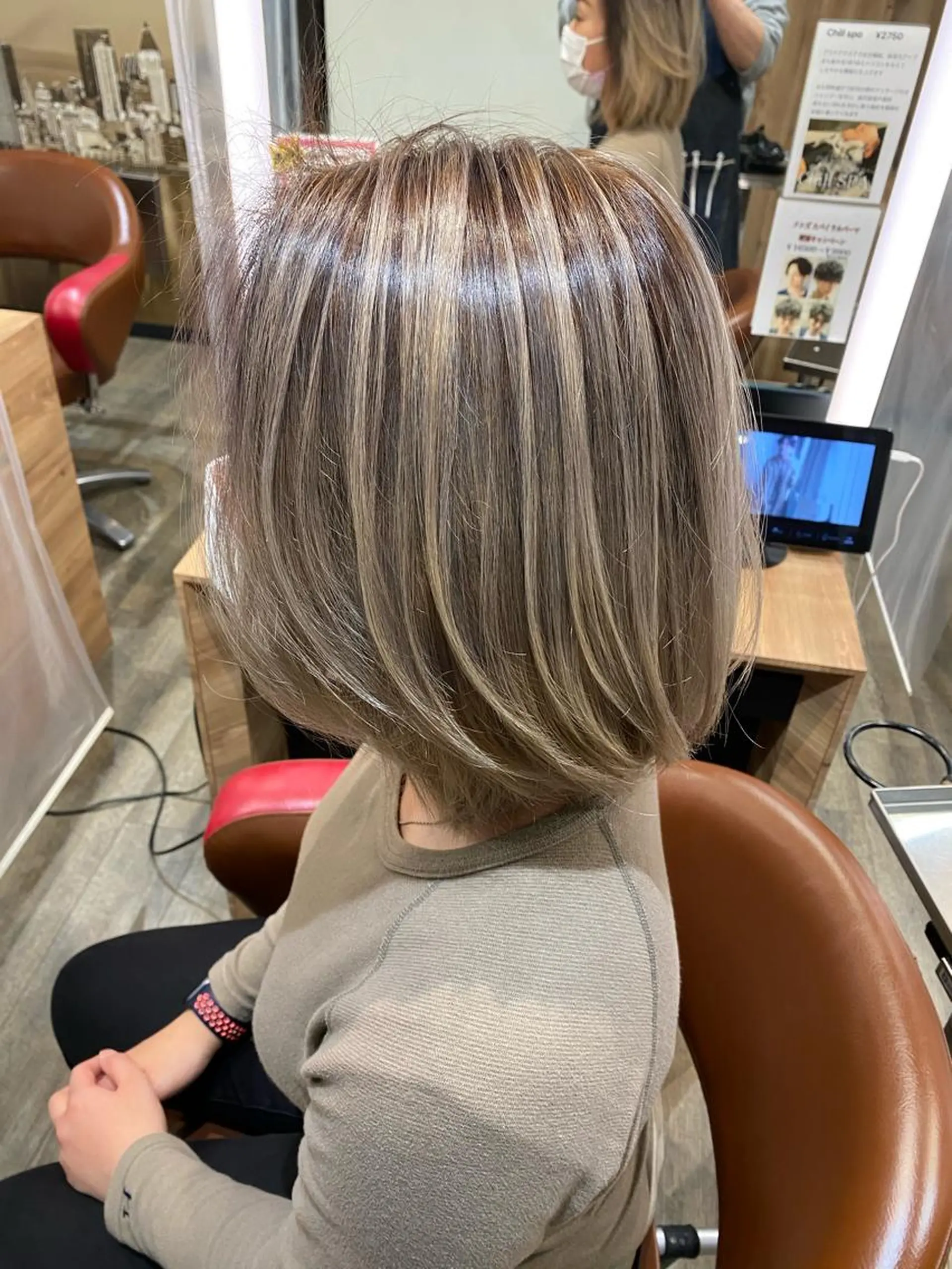 ショート カラー アッシュ アッシュグレー アッシュグレージュ バレイヤージュ ミストバング ヘアカラー ブリーチなしダブルカ ラー／髪質改善カラーのヘアスタイル