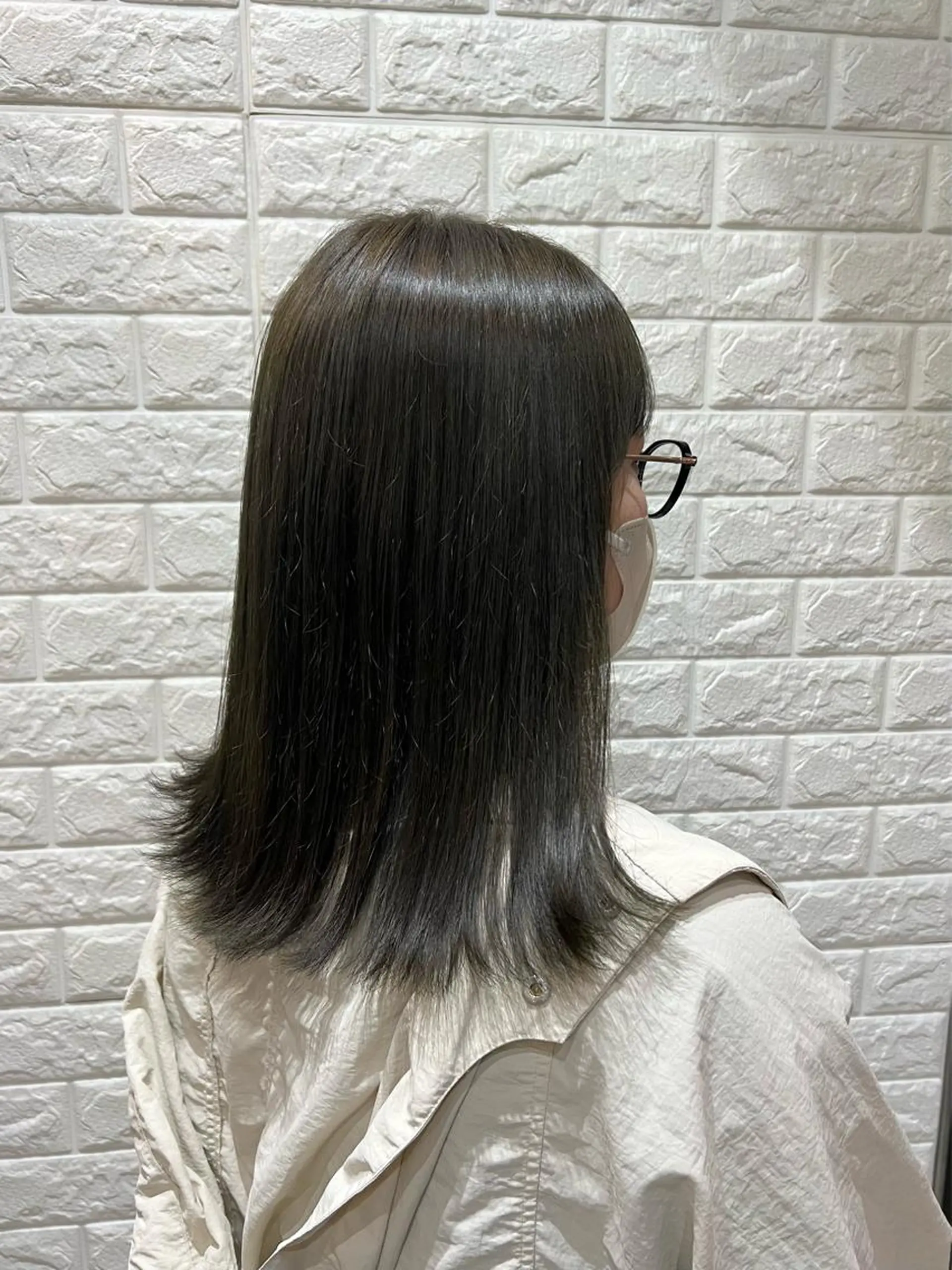 ミディアム カラー グレージュ オリーブグレージュ オリーブグレー 石野 友唯のヘアスタイル
