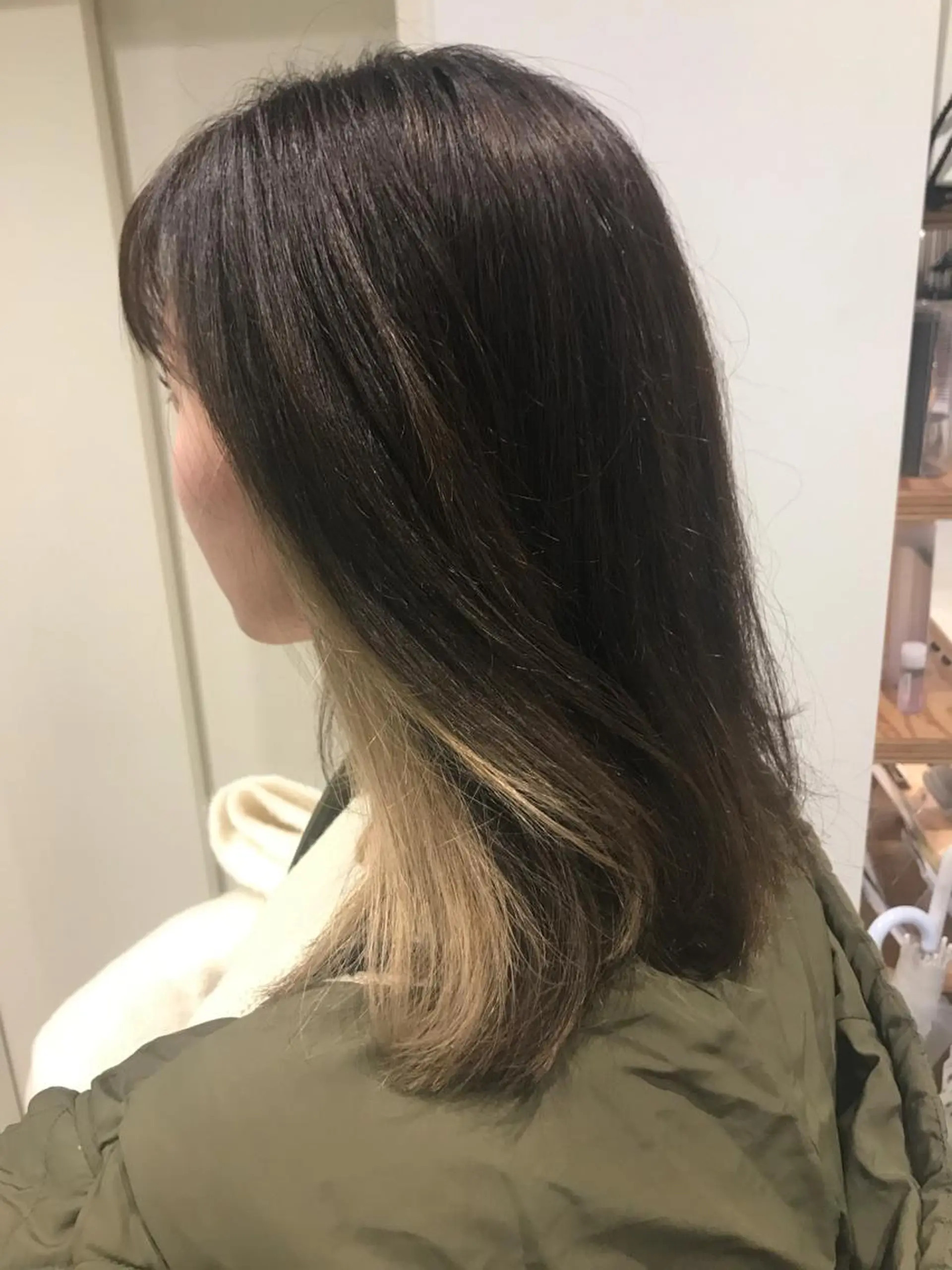 セミロング カラー ベージュカラー インナーカラー カット ヘアカラー トリートメント ショートヘア💫 ハイトーン西田拓馬のヘアスタイル