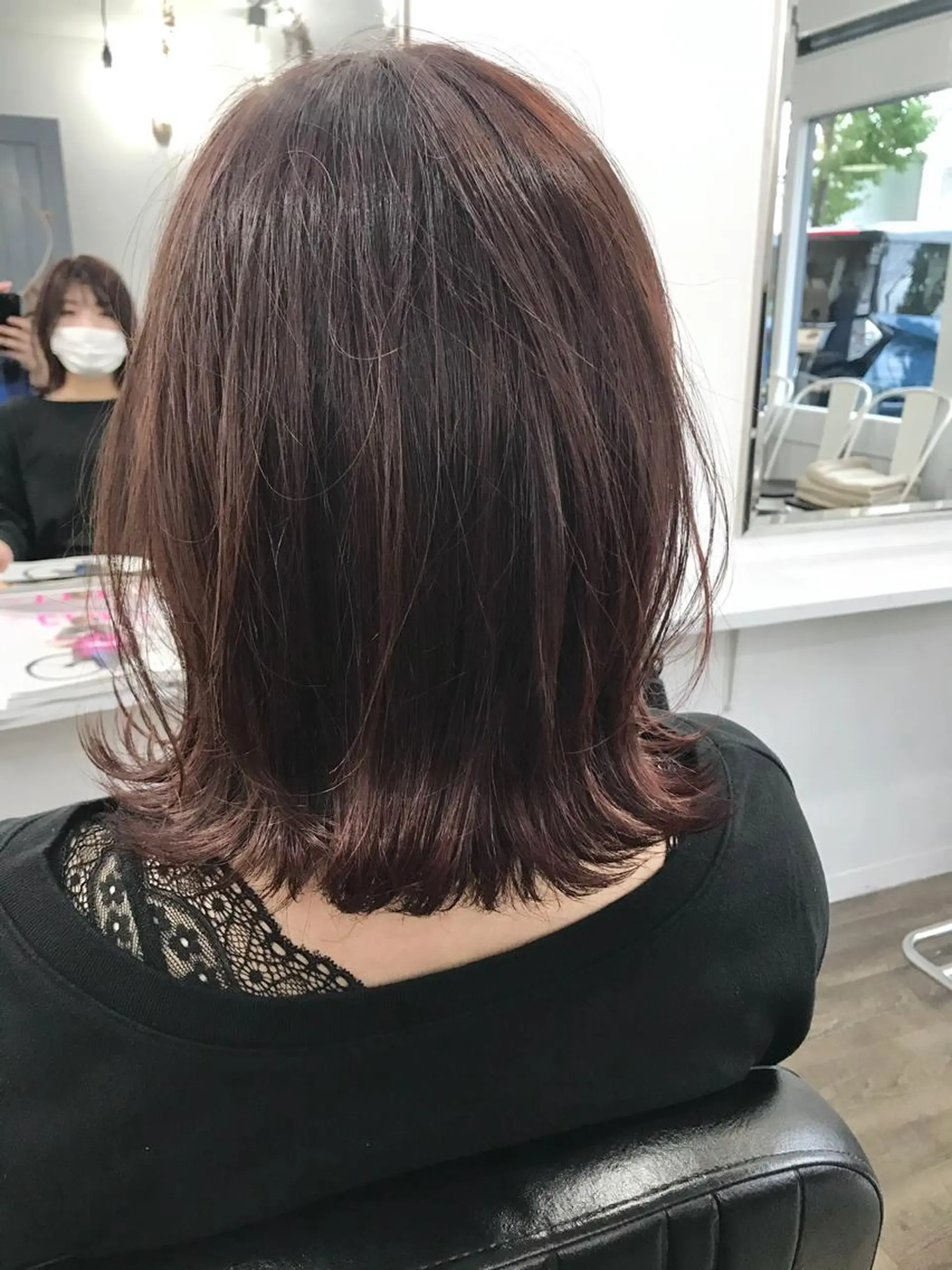 ミディアム ピンクブラウン ボブ 外ハネヘア カット ヘアカラー トリートメント 宮本 祥生のヘアスタイル