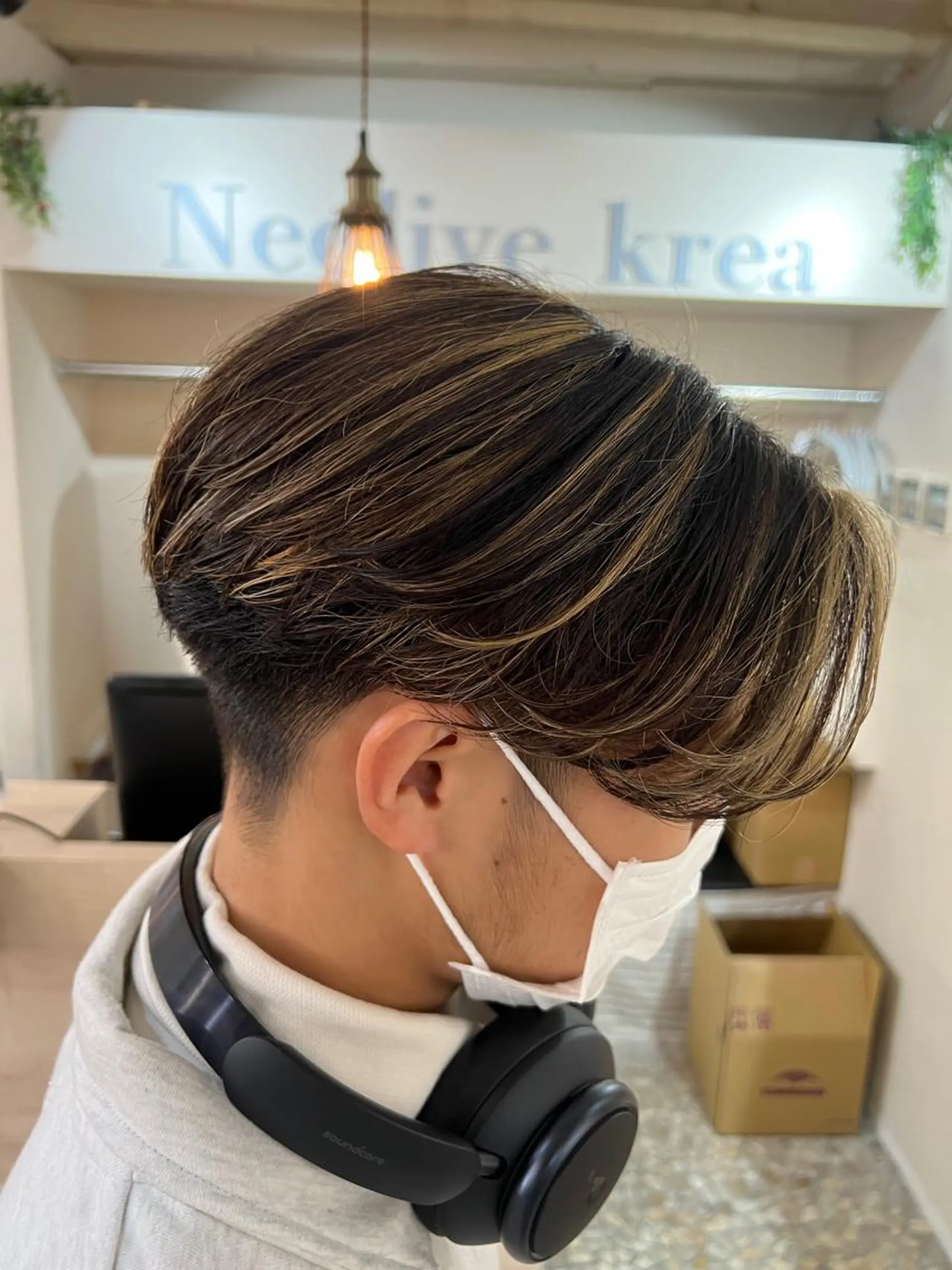 ショート カラー メンズ センターパート メンズハイライト ハイライトカラー ハイライト カット ヘアカラー メンズカットパーマ ✂️ JOYAのヘアスタイル