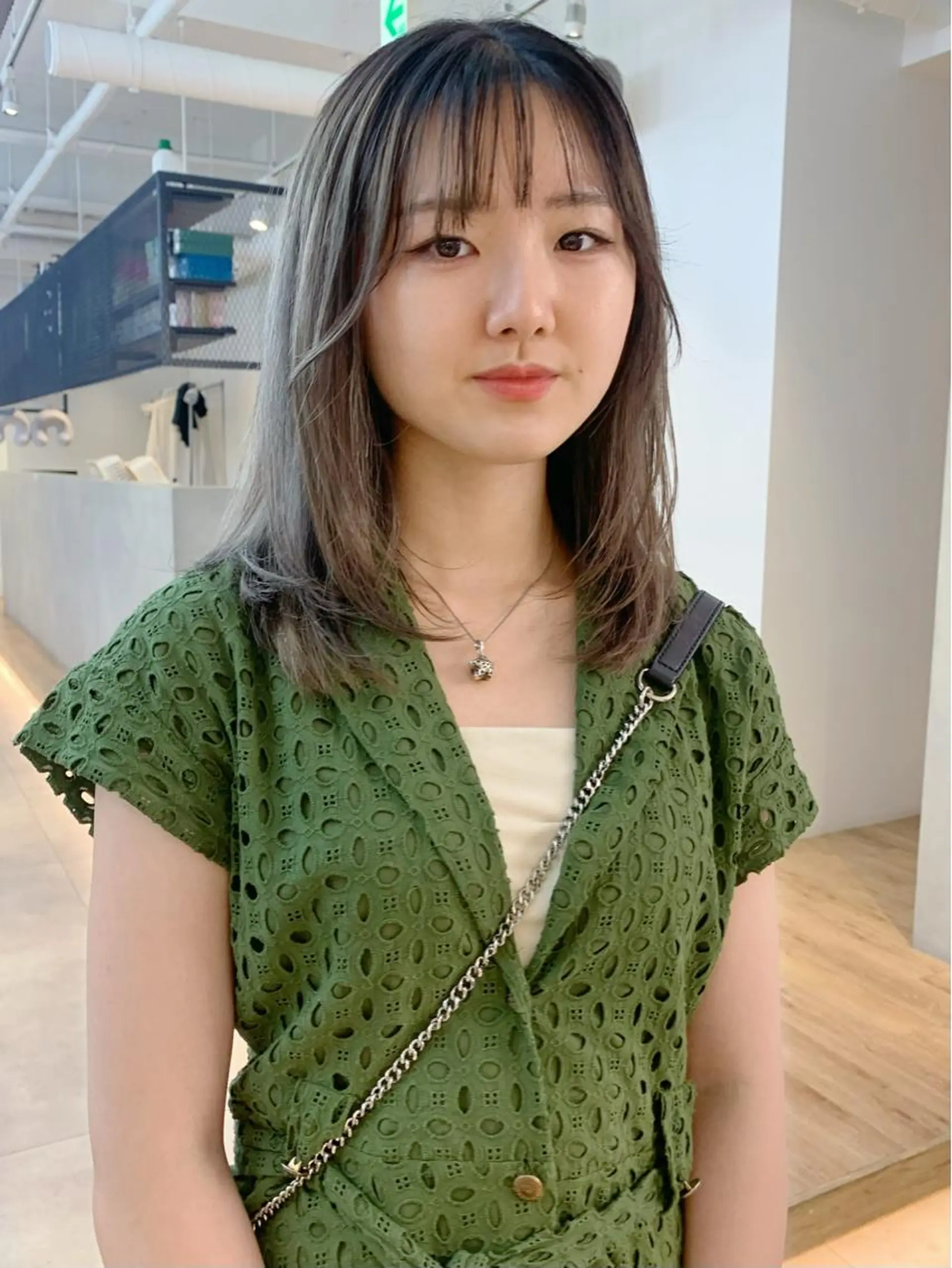 セミロング カラー ブリーチ グラデーションカラー シルバー レイヤーカット カット ヘアカラー Kureha/ネイル トレンドヘアのヘアスタイル