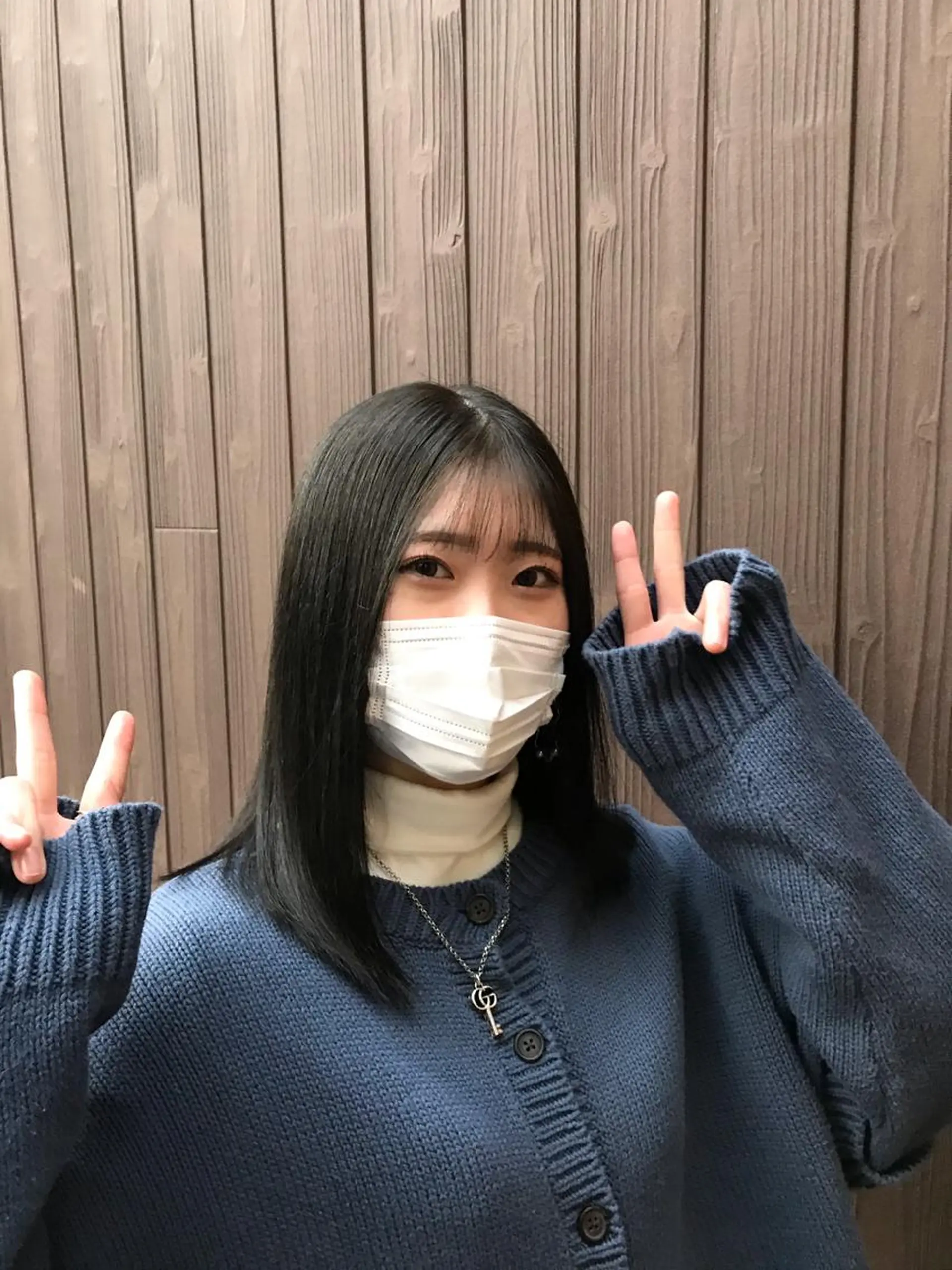 セミロング 十文字 玲音のヘアスタイル