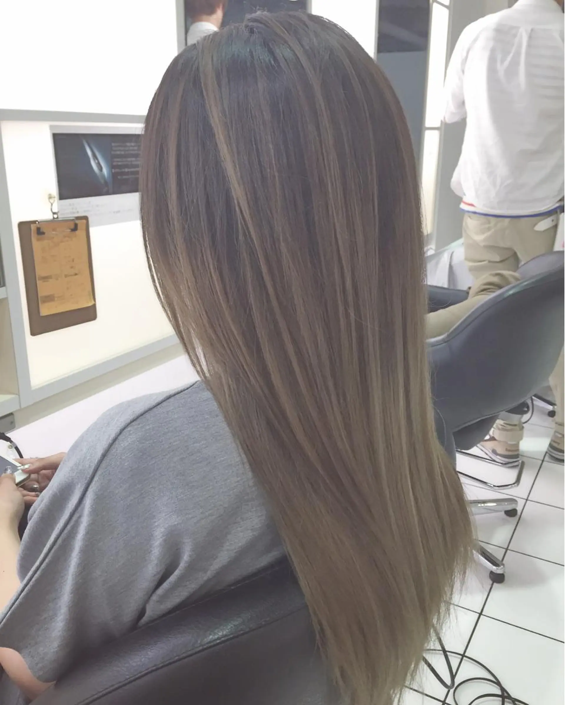 セミロング ロング カラー バレイヤージュ グレージュ レイヤーカット 青木 茂樹⭐️ 透明感カラーのヘアスタイル