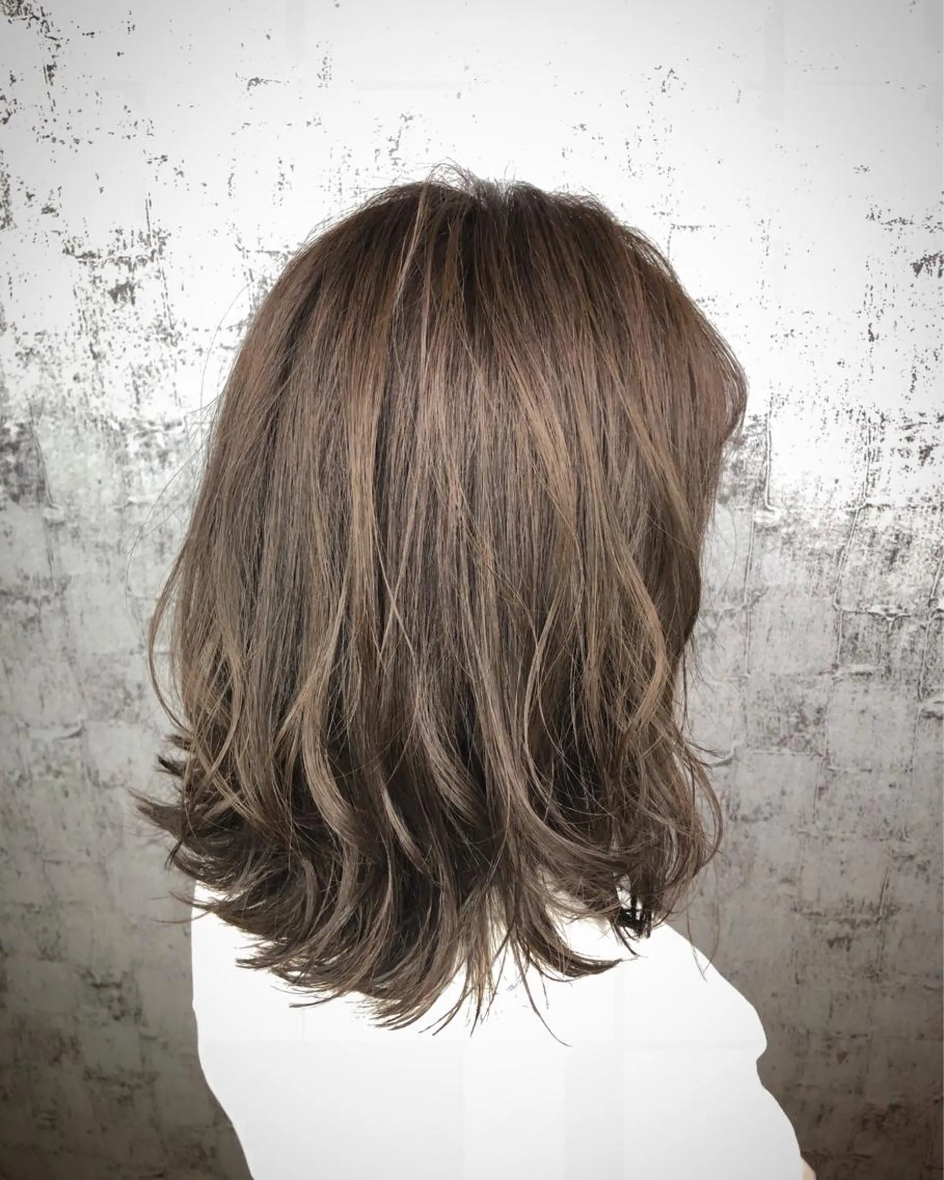 セミロング カラー 透明感カラー イルミナカラー 外ハネヘア 透明感カラー✨ツヤ髪 廣畑昌志のヘアスタイル