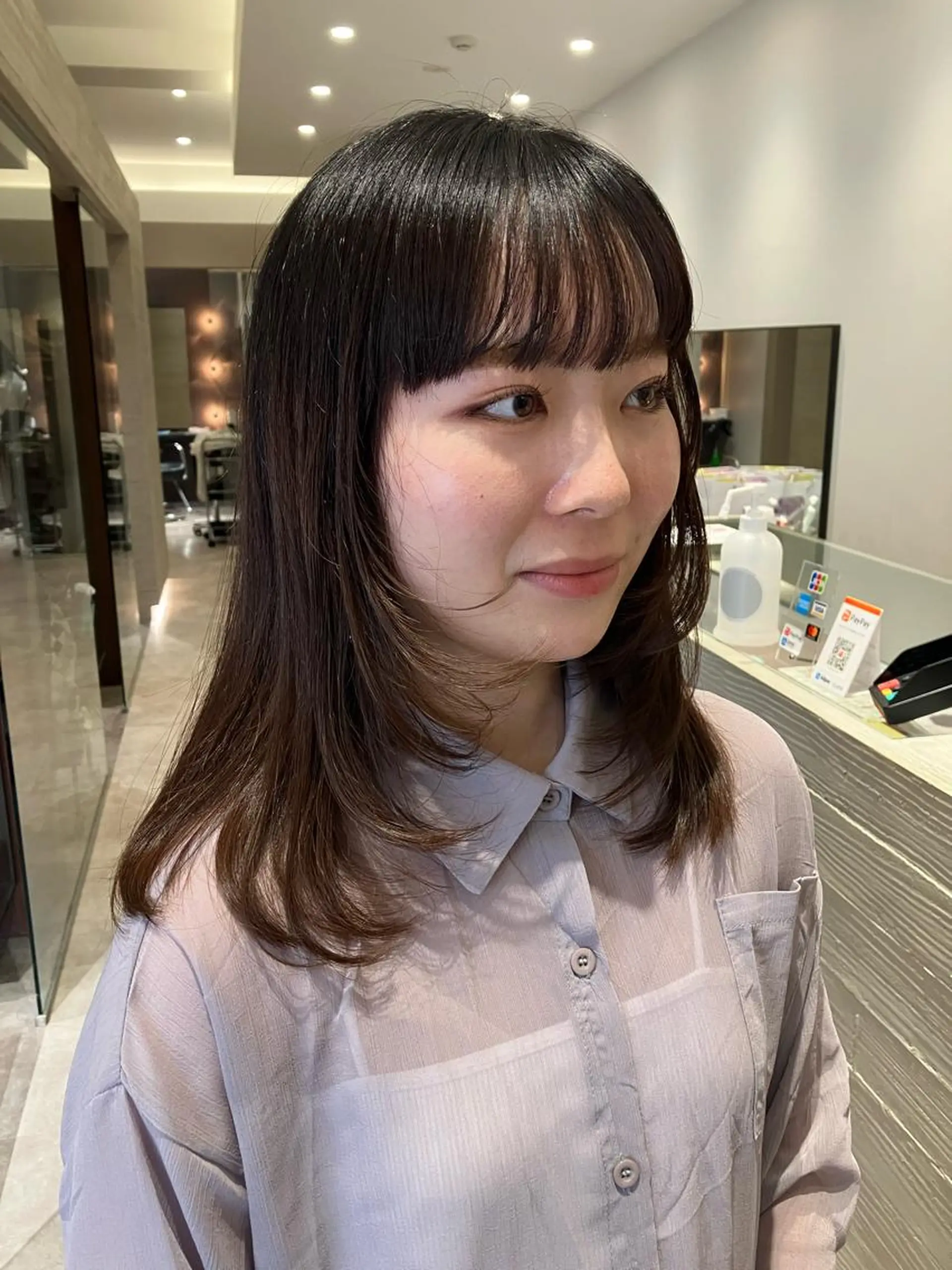 セミロング レイヤーカット サキ🤍ハイトーン 🩰くびれ巻きヘアのヘアスタイル