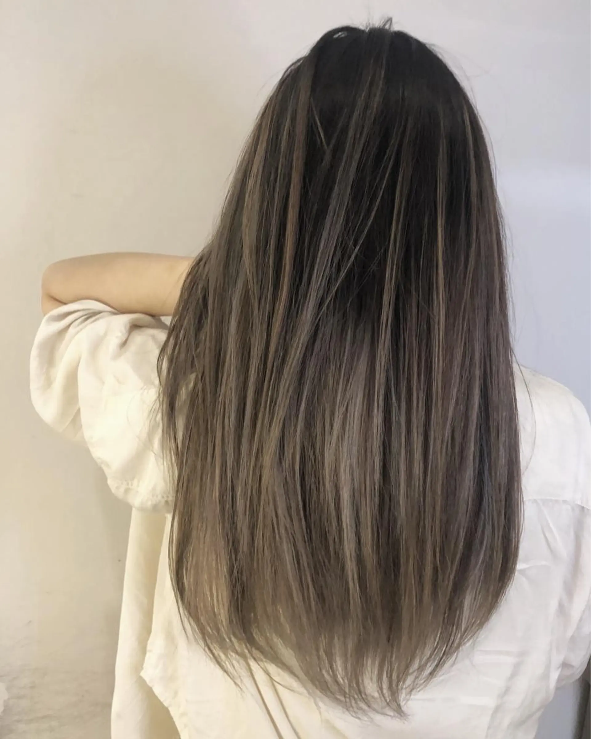 ロング レイヤーカット ブリーチカラー🌈 石垣翔太のヘアスタイル