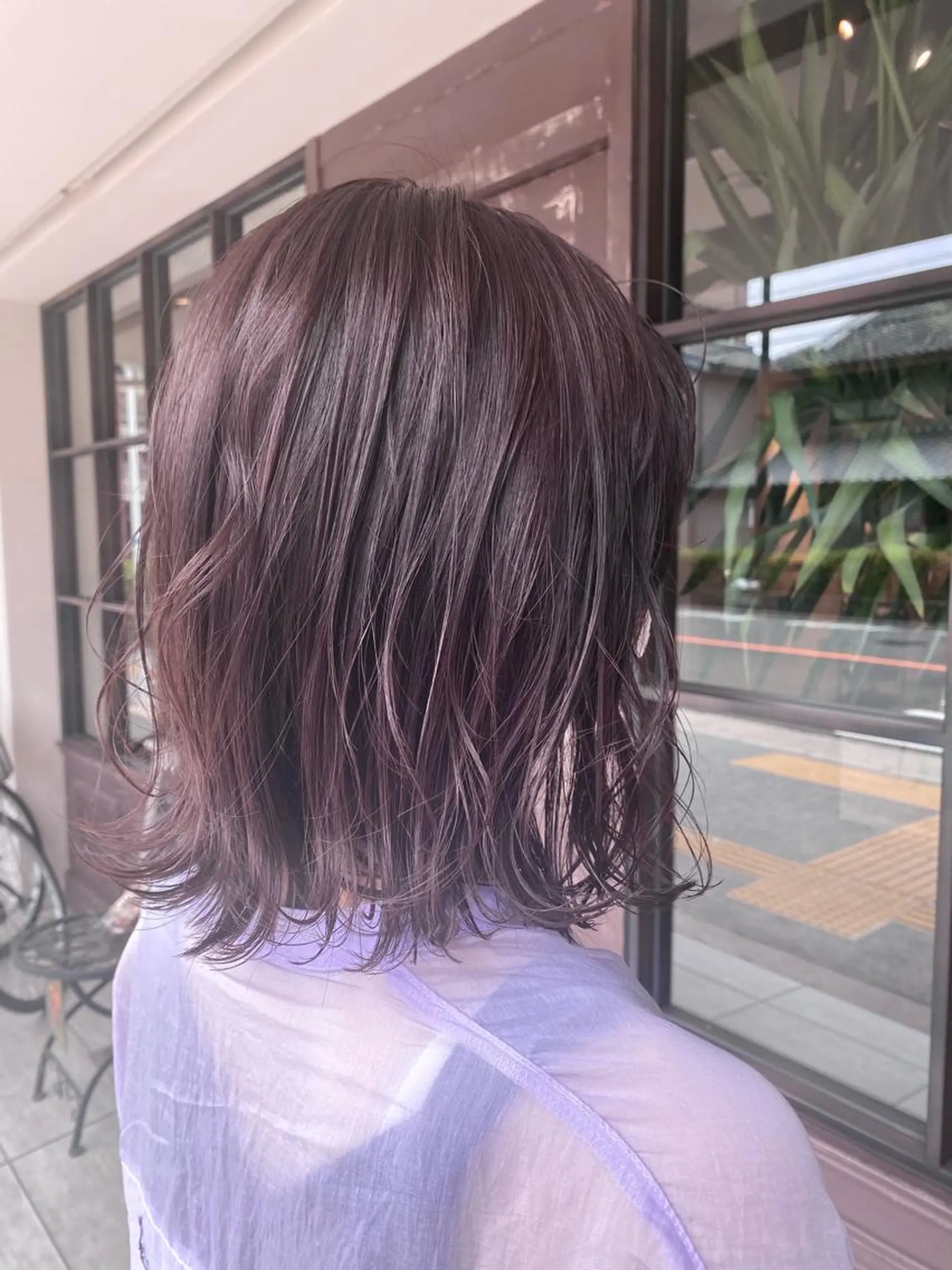 ミディアム カラー ブラウンカラー ラベンダーカラー ラベンダーブラウン カット ヘアカラー 川越 輝梨奈のヘアスタイル