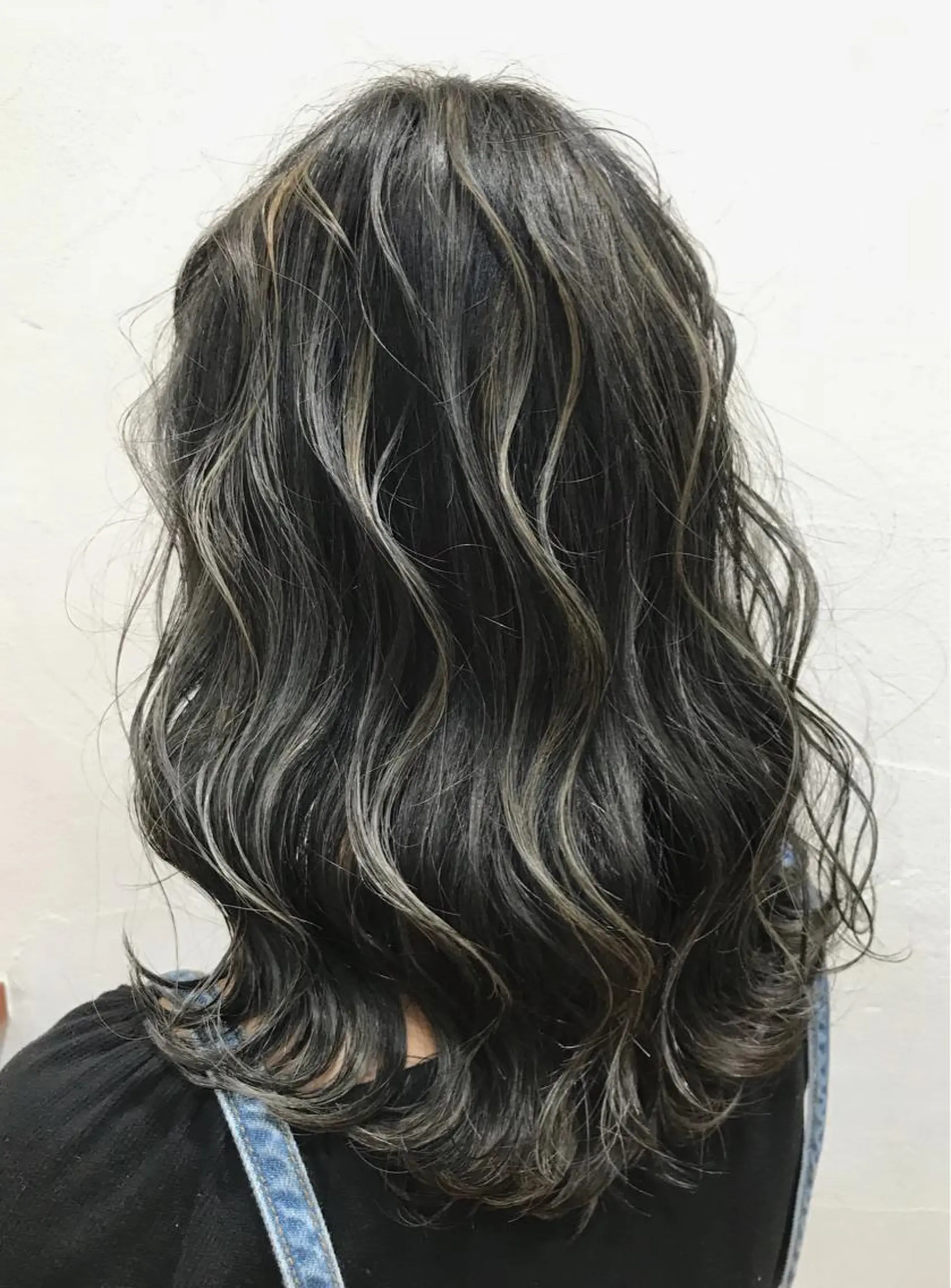 ミディアム ハイライト カット特化柏駅 徒歩3分LOUのヘアスタイル