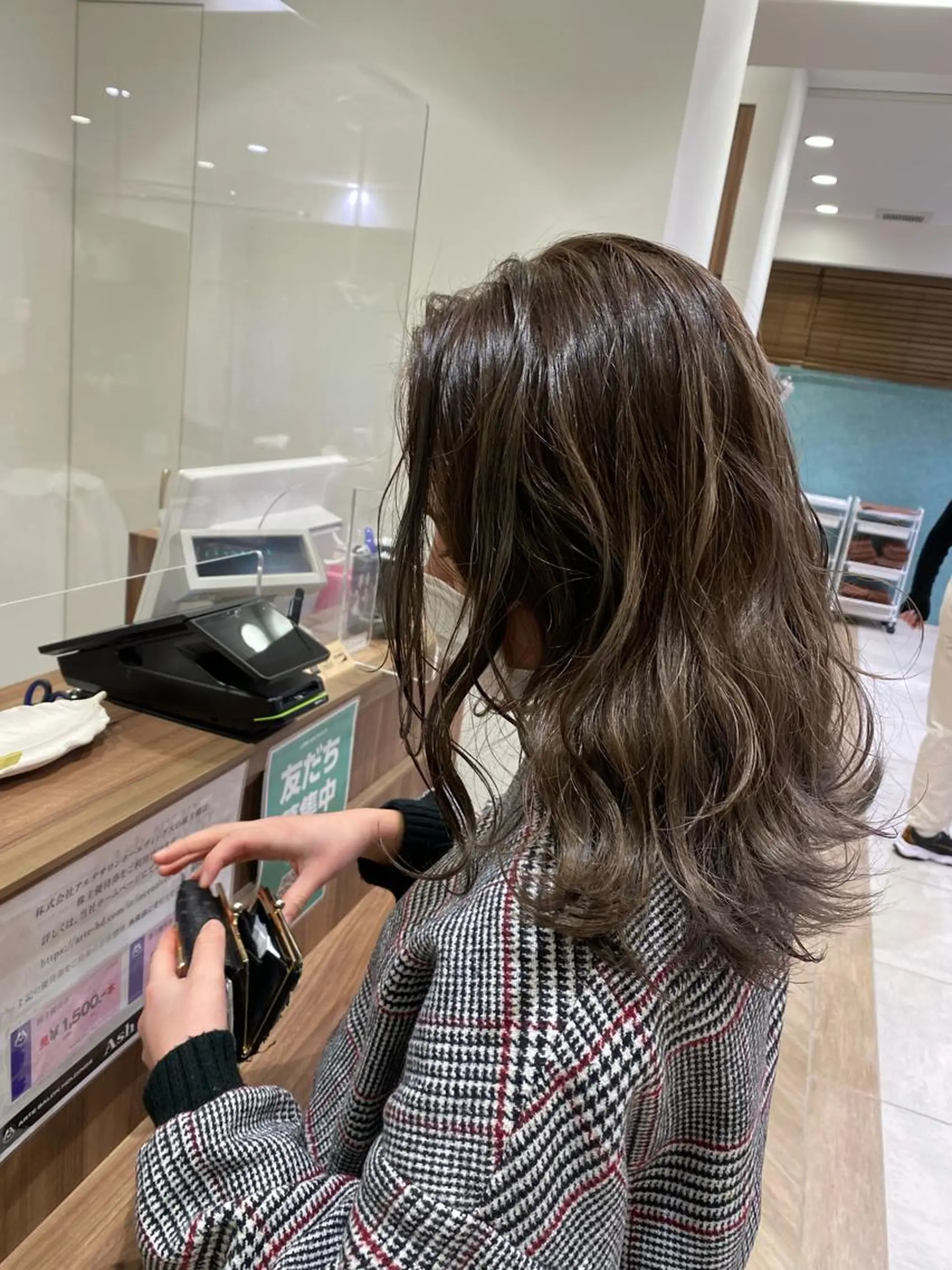 セミロング カラー バレイヤージュ ブリーチ シルバー レイヤーカット 💎大人ハイライト 💎上杉一也💎のヘアスタイル