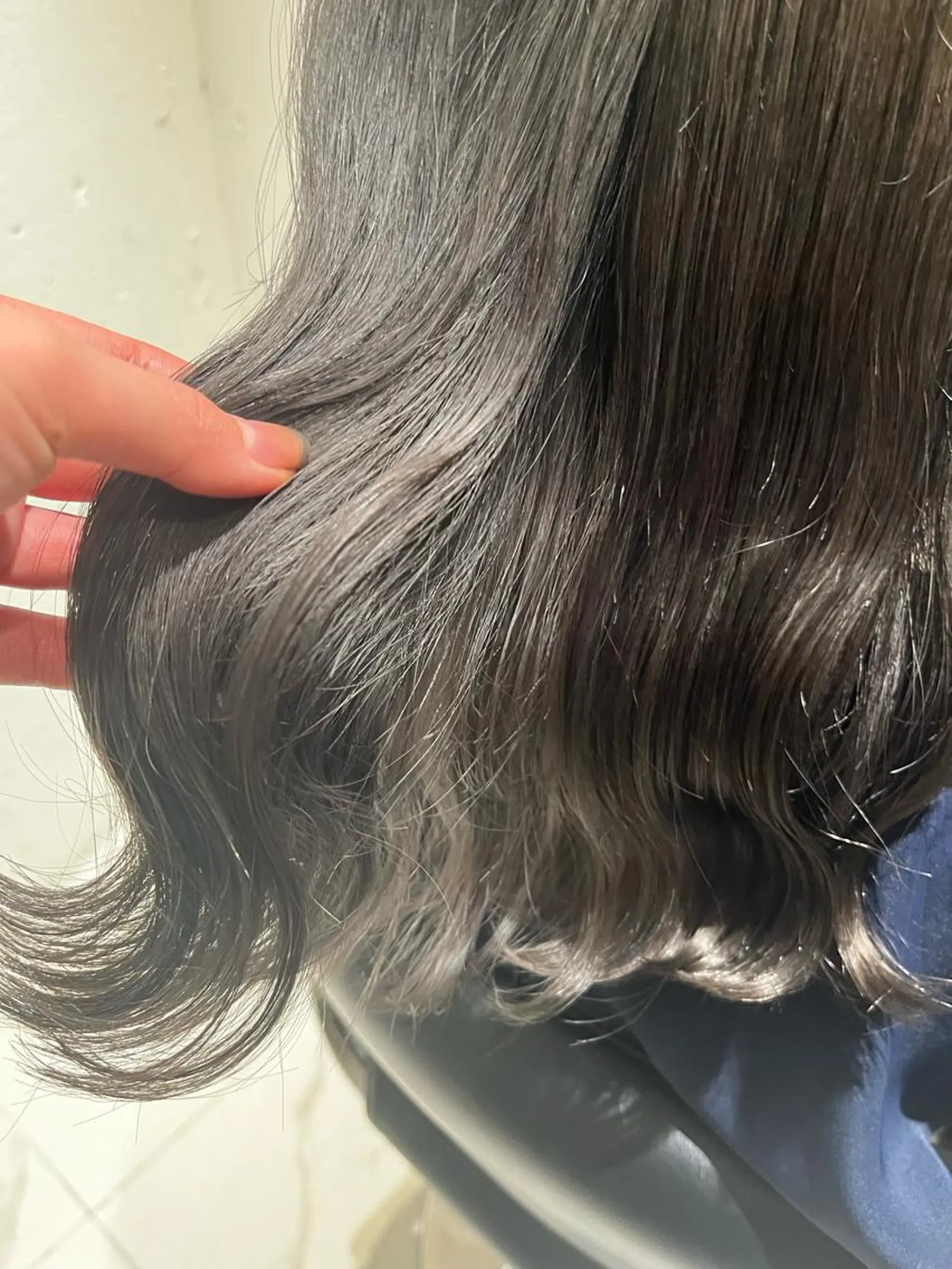 セミロング カラー 透明感カラー グレージュ ハイトーンカラー 外国人風カラー カット ヘアカラー トリートメント ヘッドスパ ヘアセット カジュアルを女っぽく 𝗮𝘆𝗮𝗰𝗼のヘアスタイル