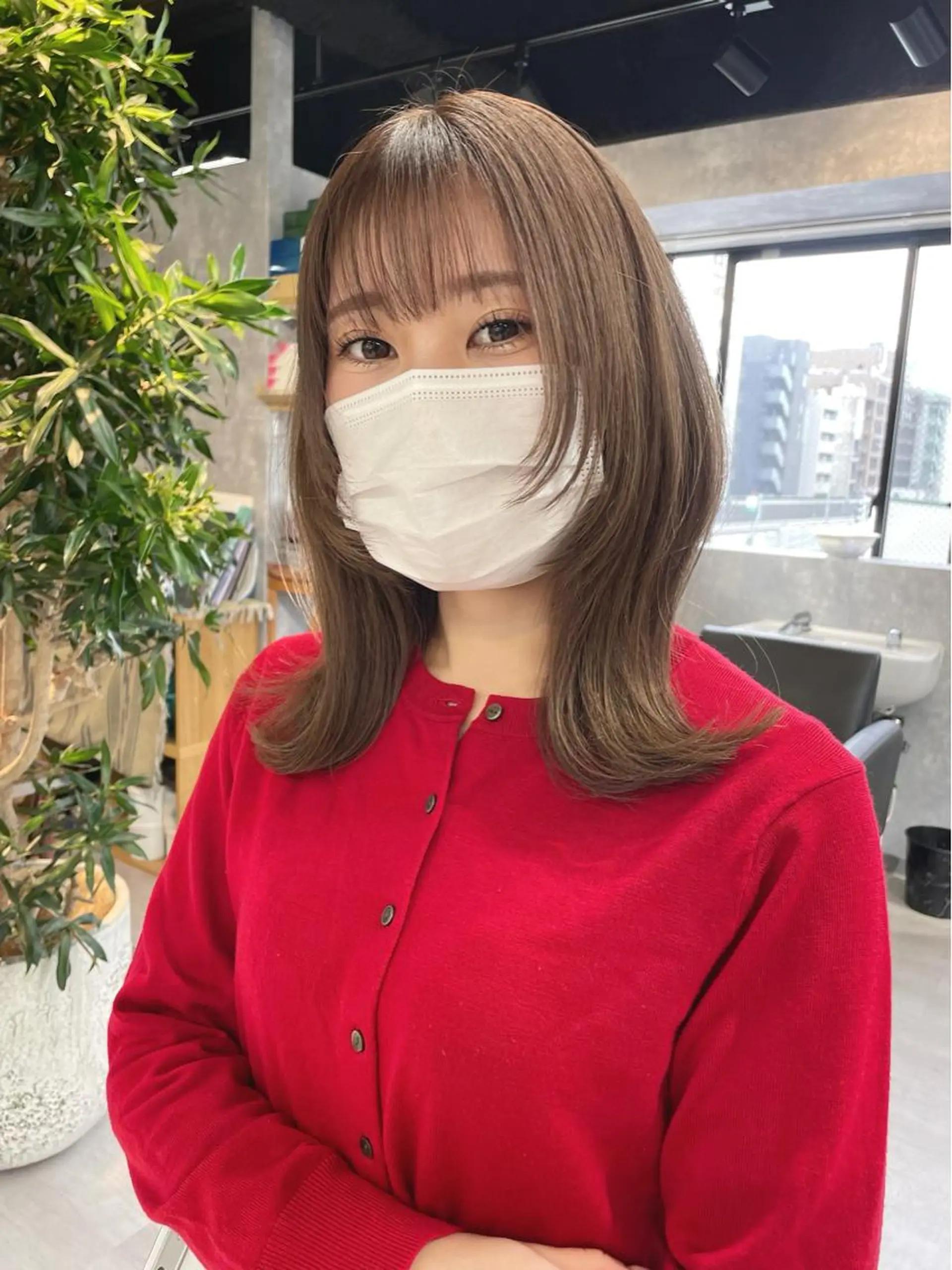 セミロング カラー ブリーチ オリーブカラー レイヤーカット カット ヘアカラー トリートメント 宮城 ほのかのヘアスタイル