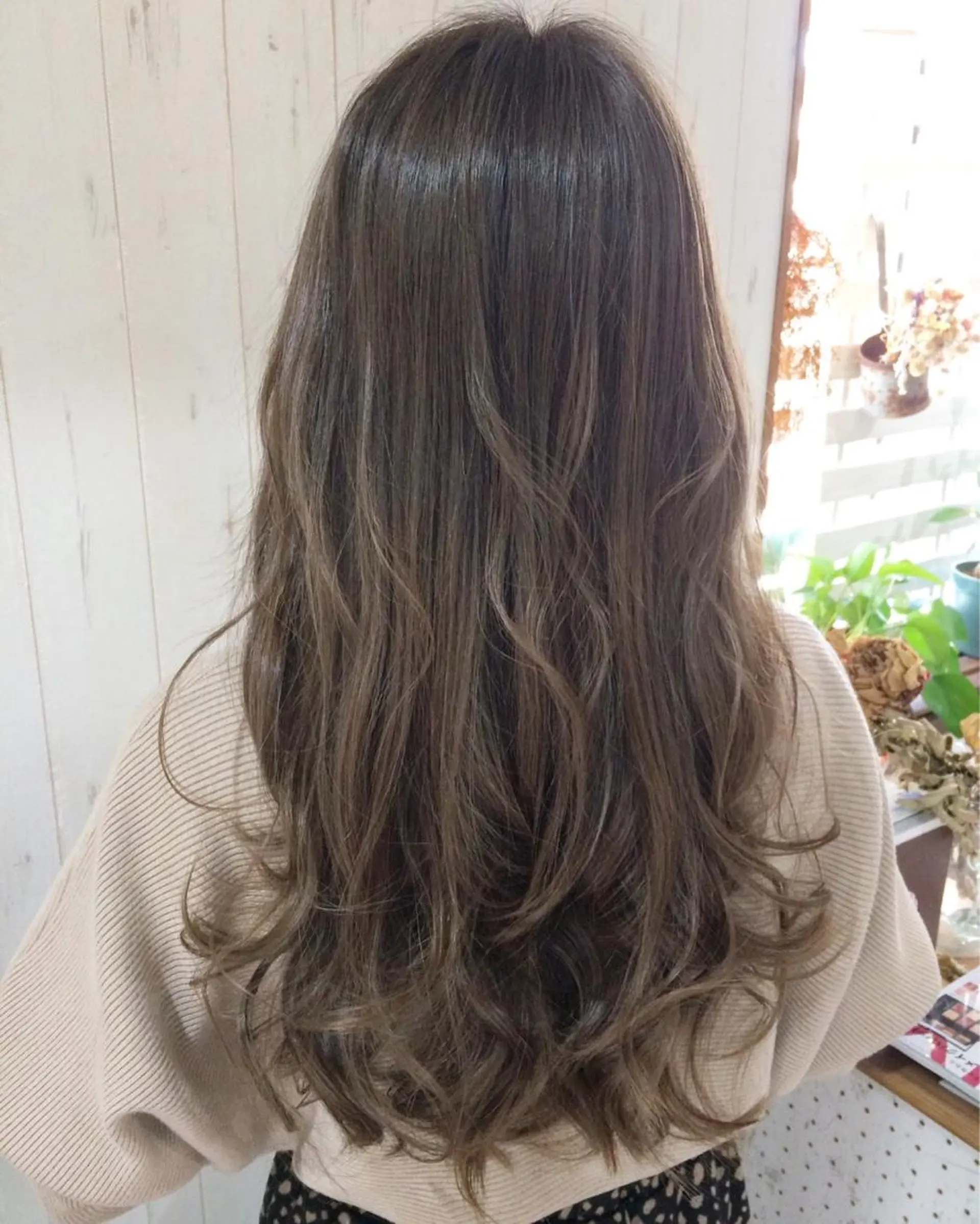ロング カラー アッシュ ベージュカラー 西川 敏夫のヘアスタイル