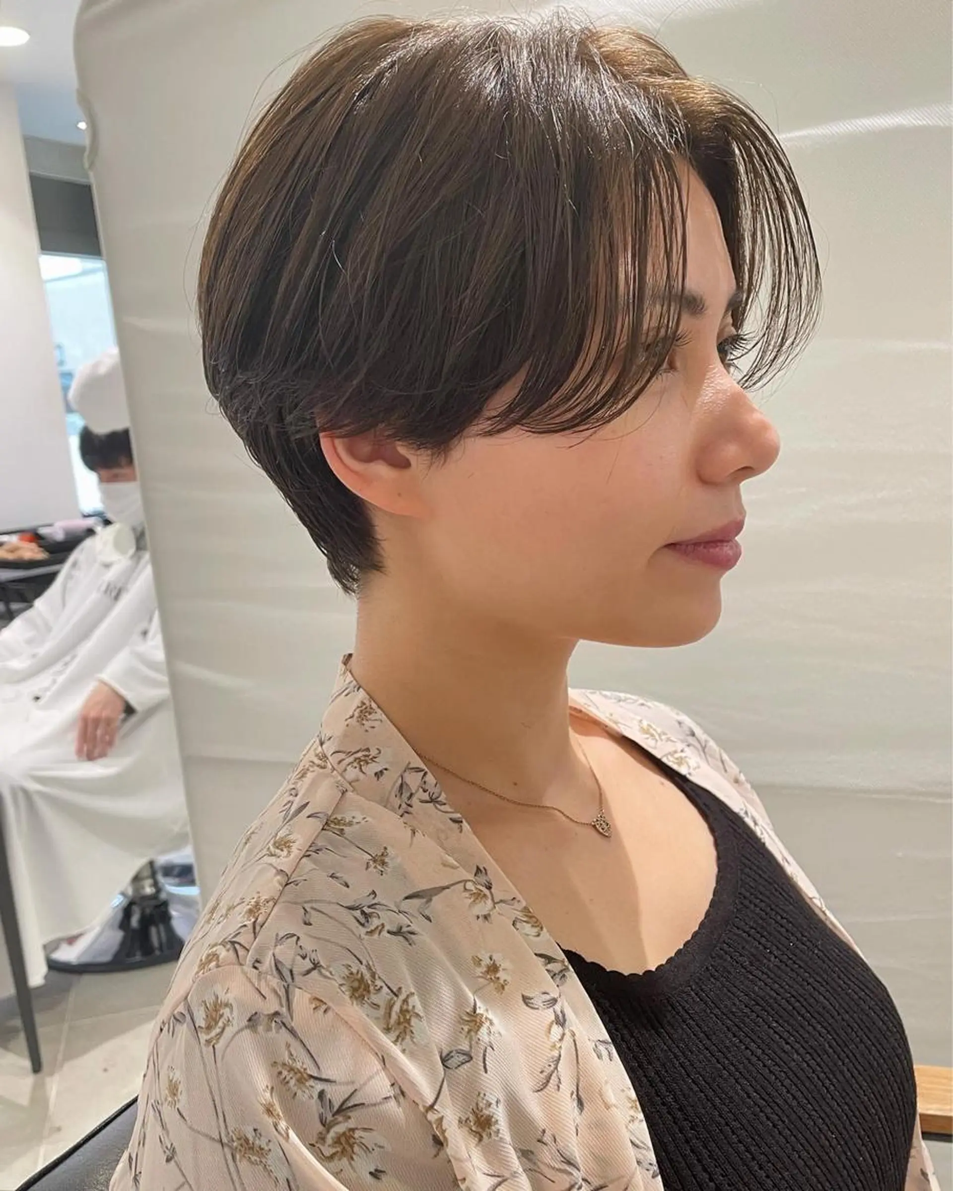 ショート カラー ハンサムショート ベージュカラー オリーブベージュ ショートヘア カット ヘアカラー トリートメント Loom.所属・村上雅人 ナチュラルモードのヘアスタイル