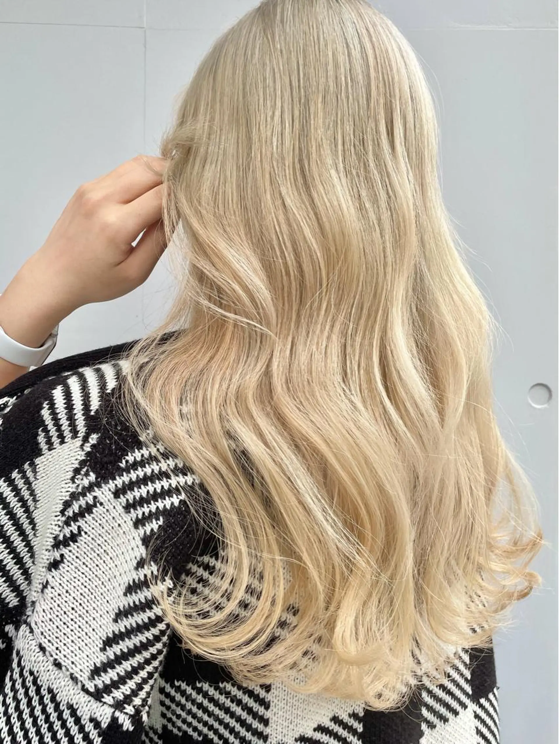 ロング カラー アディクシーカラー ベージュカラー ブリーチ ブロンド ケアブリーチ カット ヘアカラー トリートメント もにか🌞原宿/渋谷 🌝ブリーチカラーのヘアスタイル