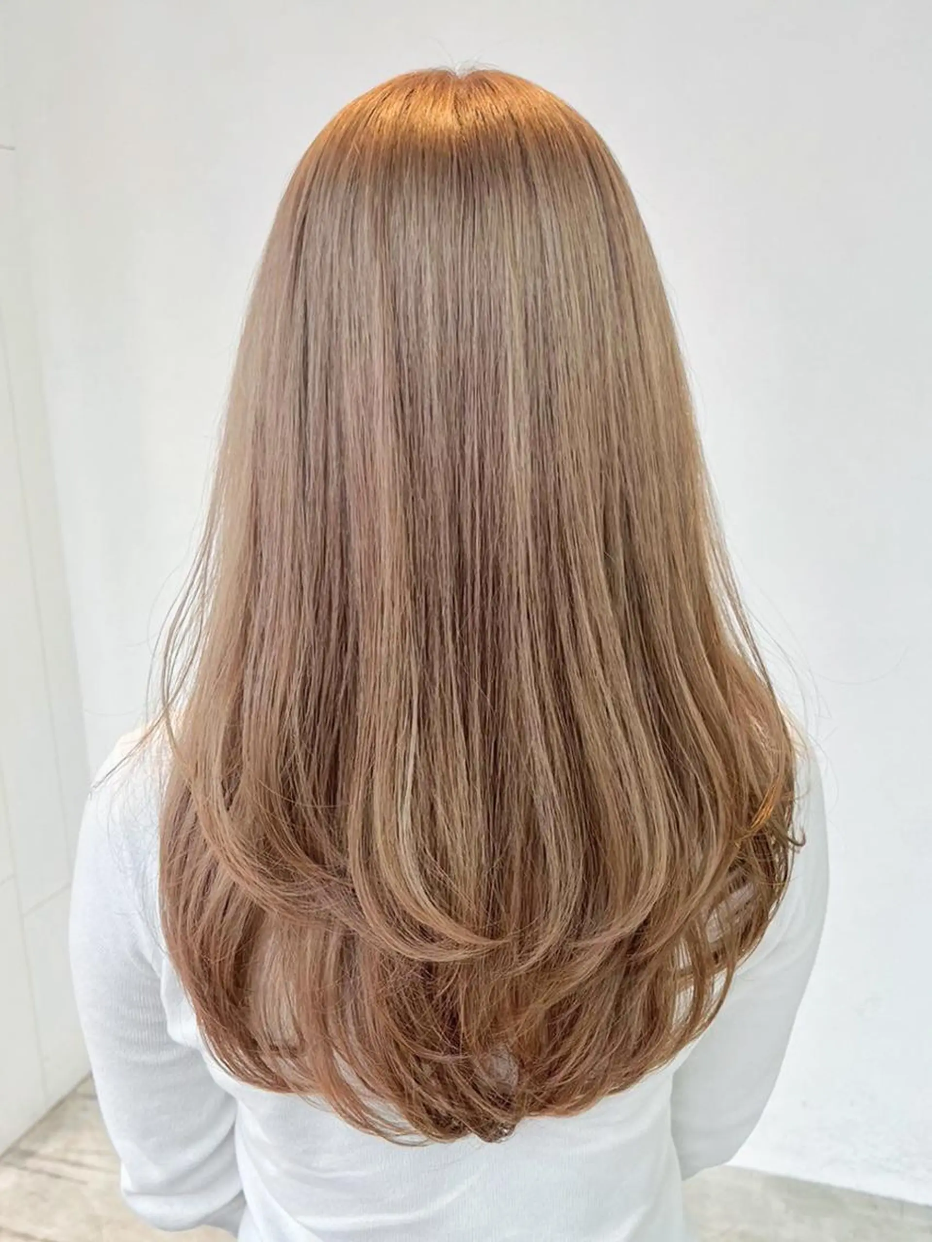 カラー セミロング グレージュ くびれヘア レイヤーカット カット ヘアカラー トリートメント ITby ALBUM 北千住店のヘアスタイル