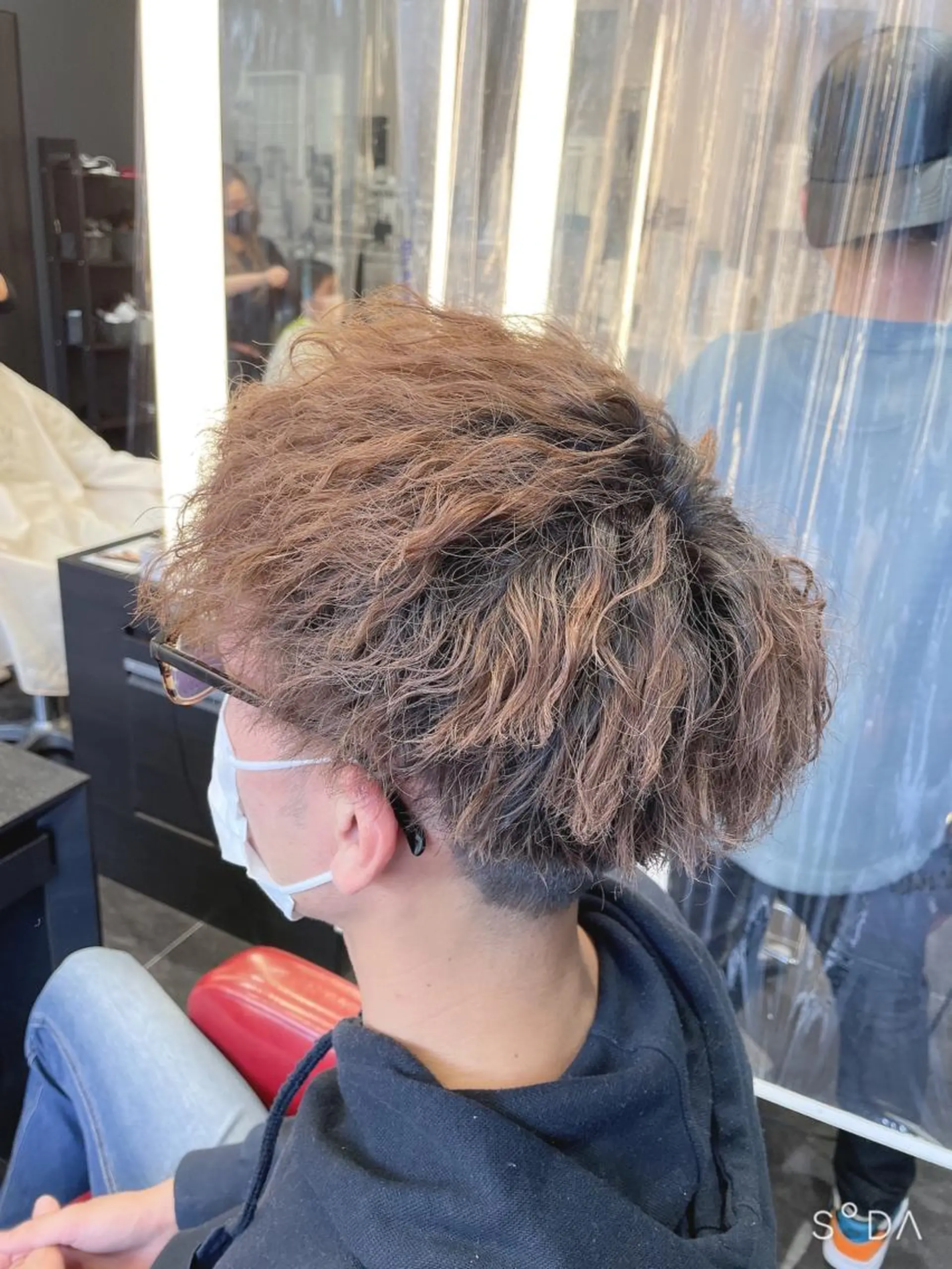 パーマ メンズ ブリーチカラー✨ 駒場　笙のヘアスタイル