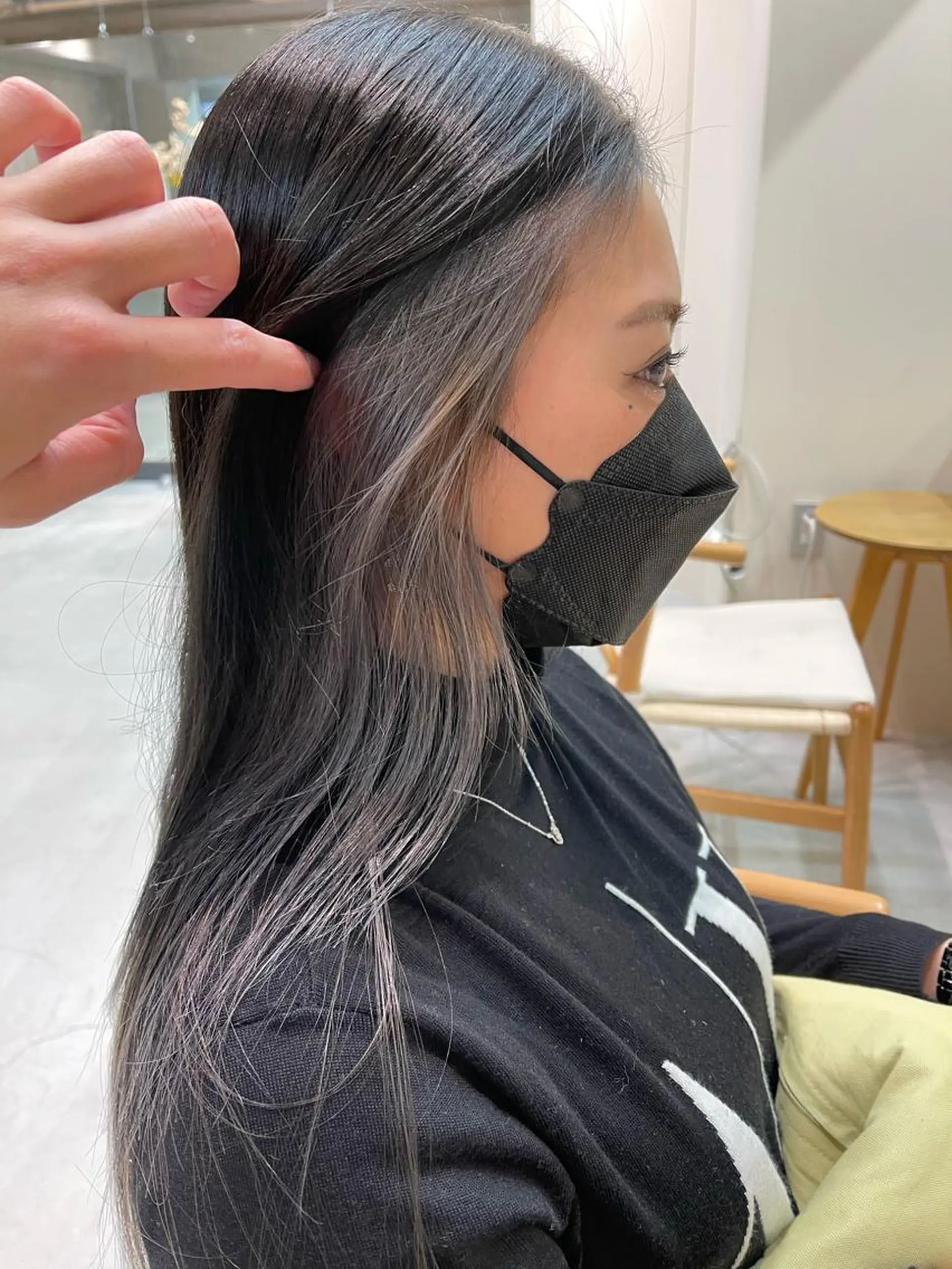 ロング カラー イヤリングカラー シルバー ホワイトシルバー mee.urawa所属・似合わせショート×透 明感/やじまたかしのヘアスタイル