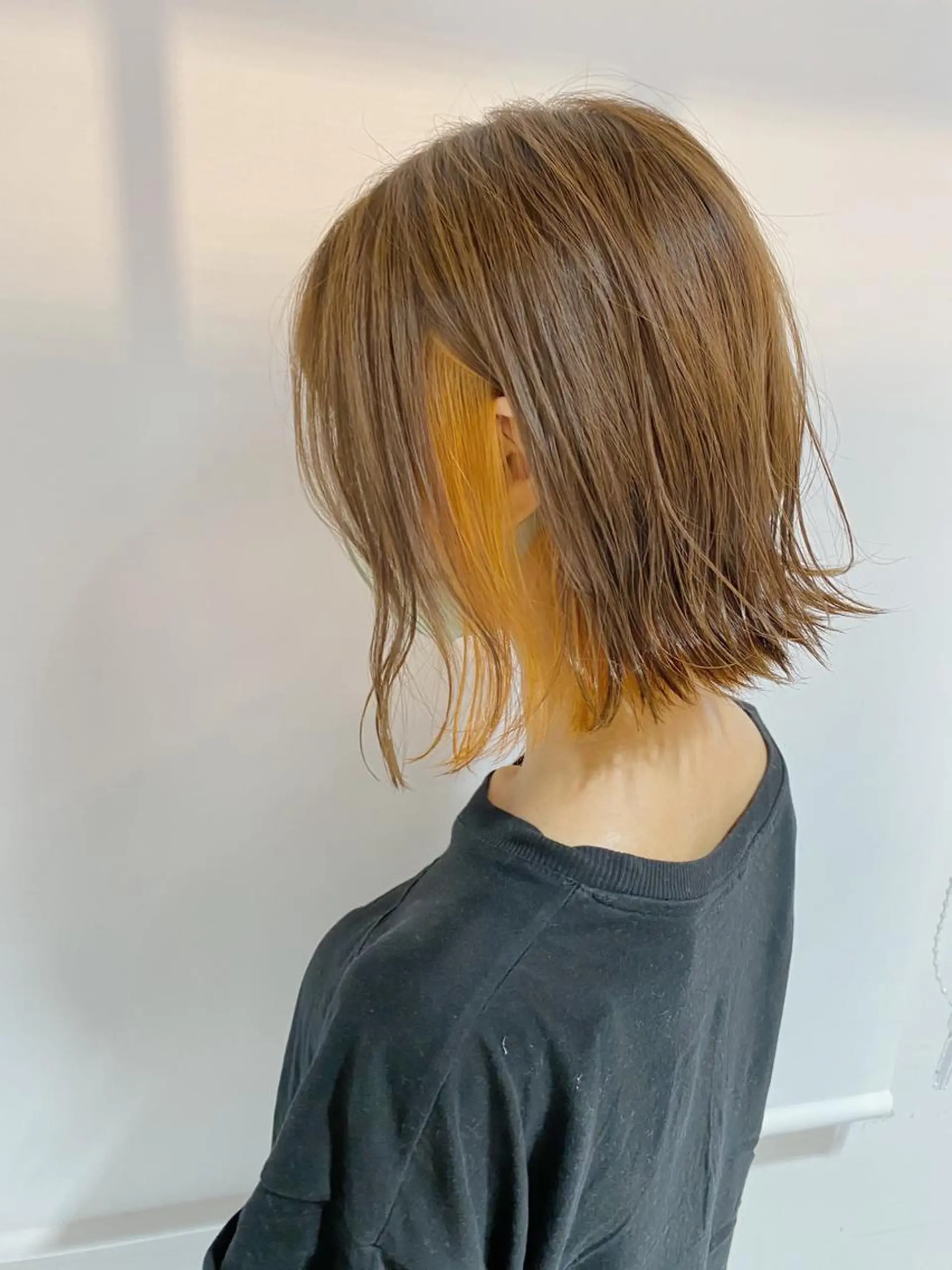 ショート カラー 外ハネヘア カット ヘアカラー 新井 広之のヘアスタイル