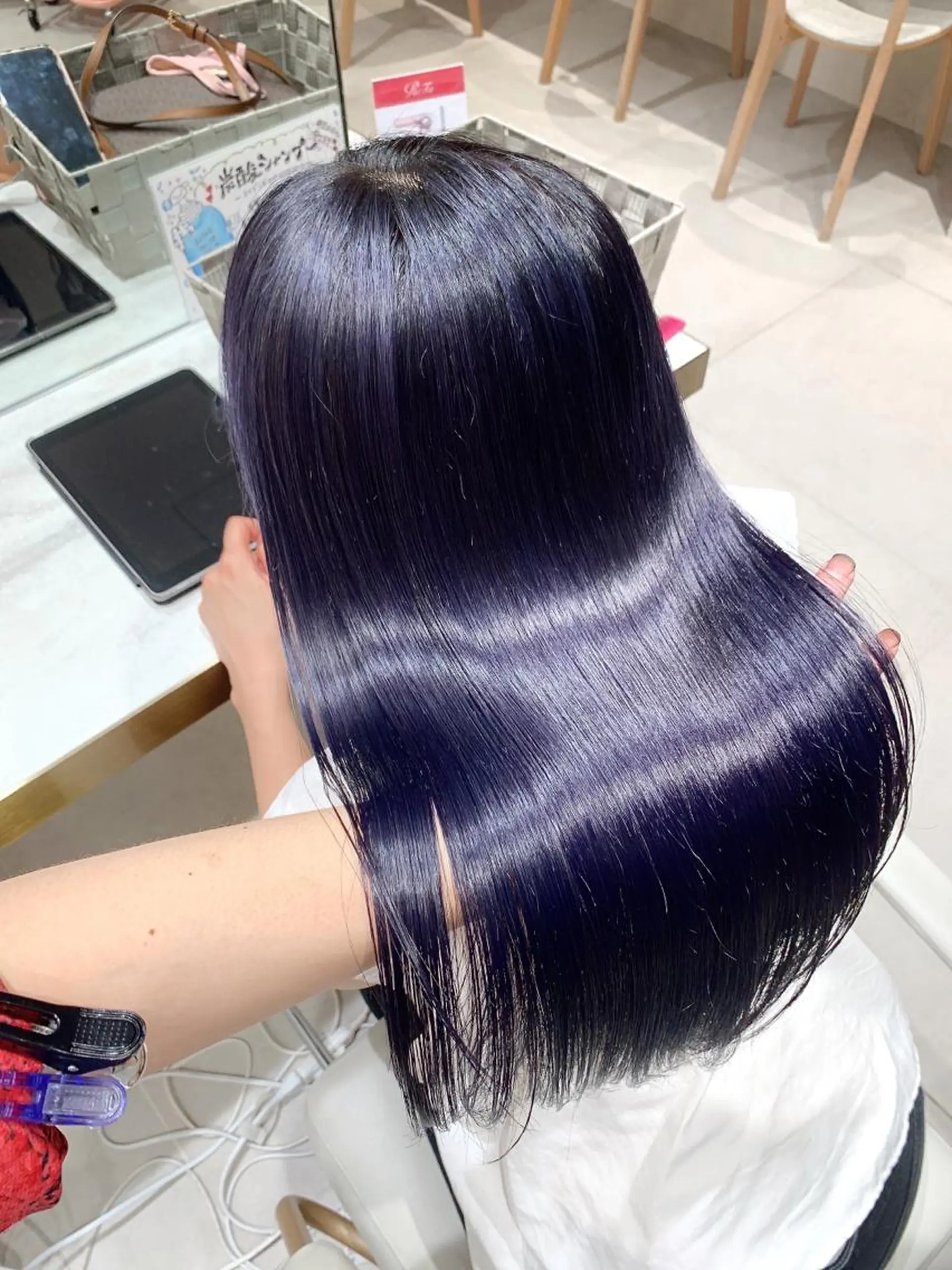 ミディアム カラー ヘアアレンジ ベージュカラー 黒髪 ブルーカラー ブルーブラック 透明感カラー ヘアカラー トリートメント ヘアセット レイヤー専門家 ダブルカラー修のヘアスタイル