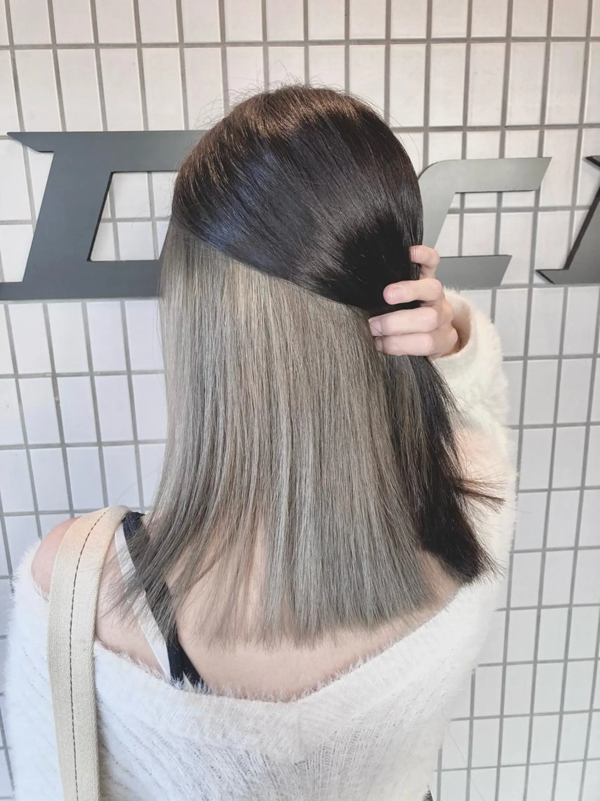 セミロング タカツド ユウキのヘアスタイル