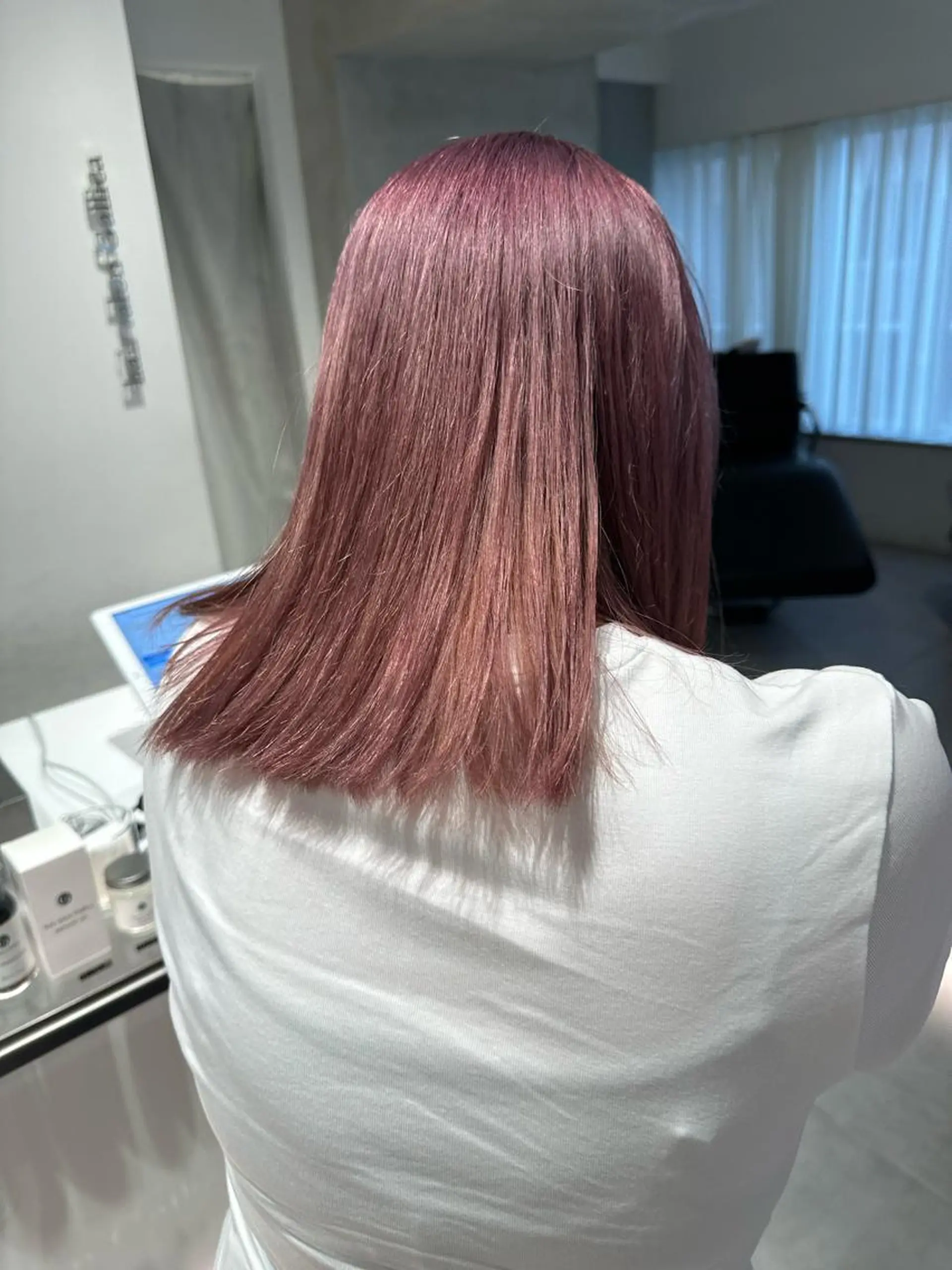 セミロング カラー ヘアアレンジ ハイトーンカラー ピンクカラー 垢抜け韓国風ヘア カラーMIKUのヘアスタイル