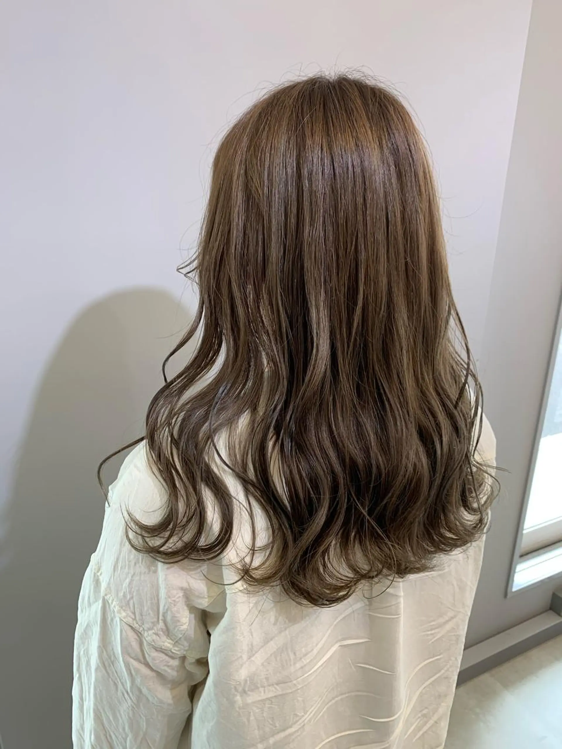 セミロング カラー 透明感カラー グレージュ theF___ yukoのヘアスタイル