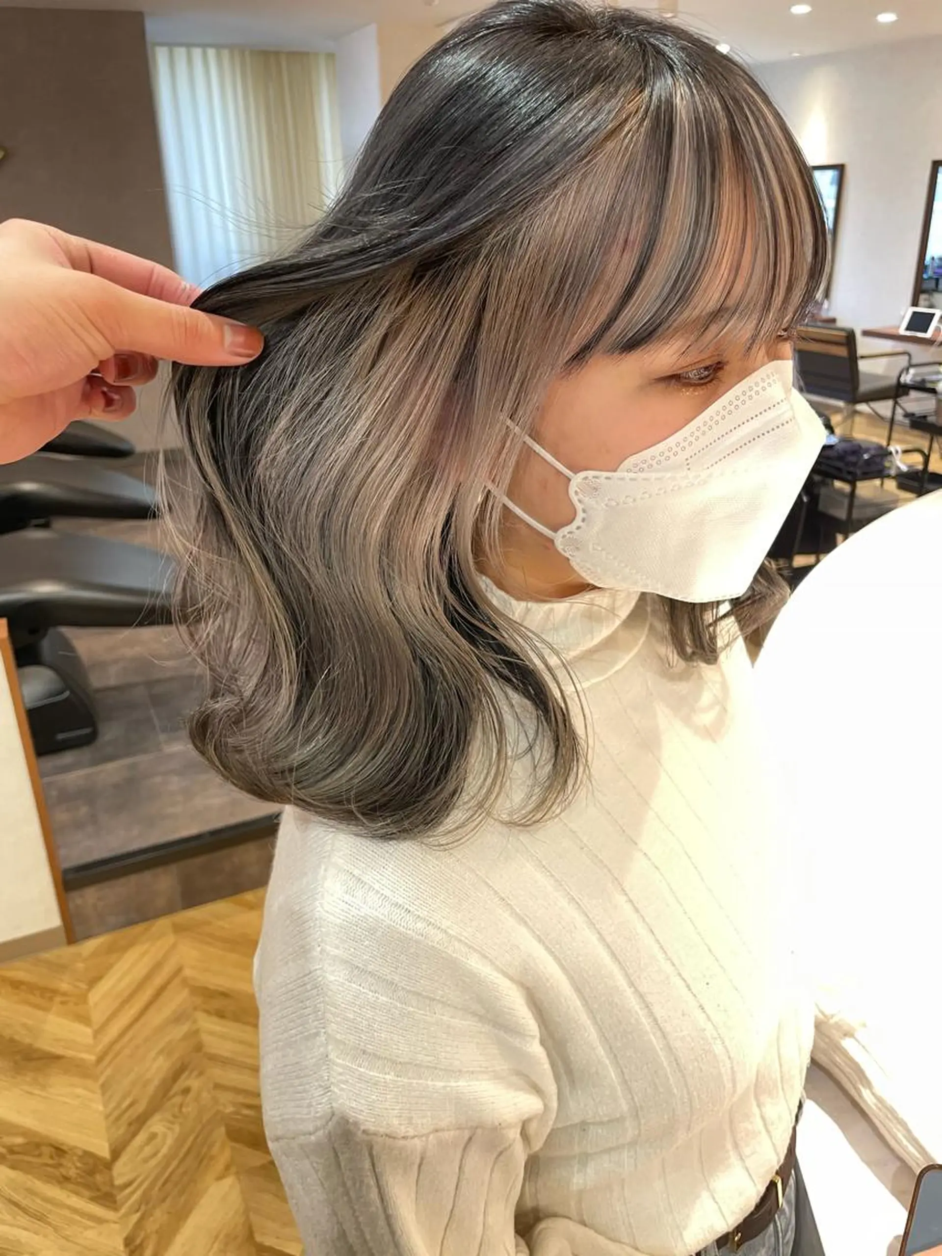 セミロング ミストバング 韓国風カラー 卒業式のヘアスタイル 髪質改善 韓国風ヘア ViVIE所属・VIVIE天神 ブリーチのヘアスタイル
