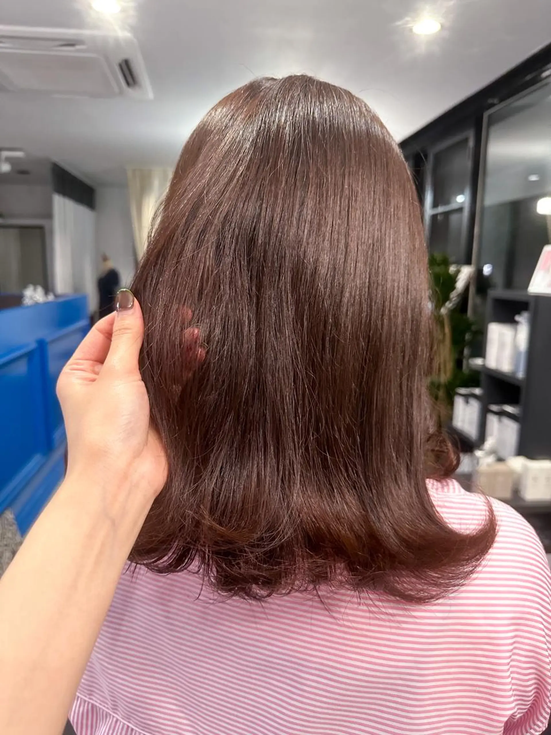 セミロング カラー 透明感カラー ピンクカラー 桒村 沙綾のヘアスタイル