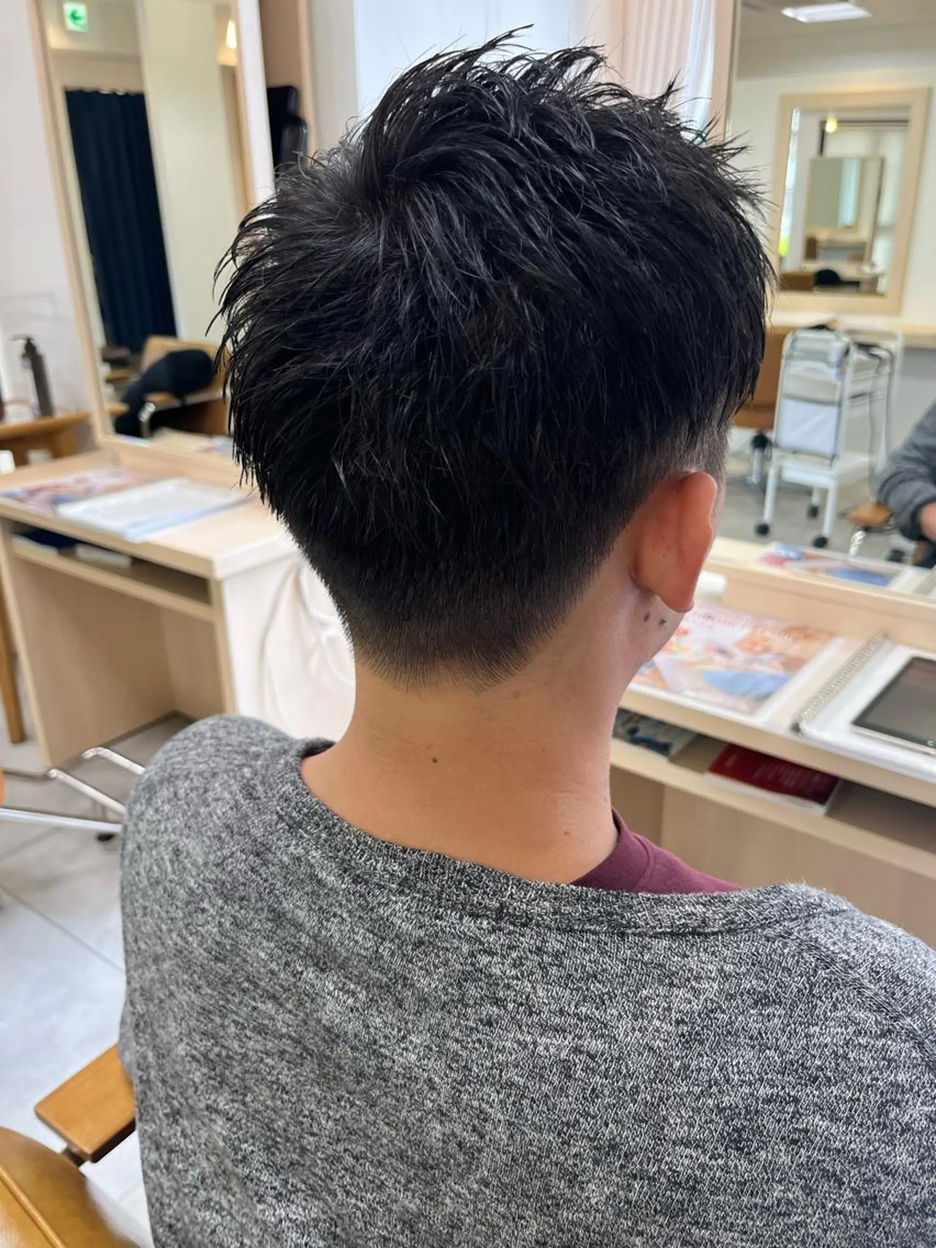 メンズ アップバング Hikari /赤み消しカラーのヘアスタイル