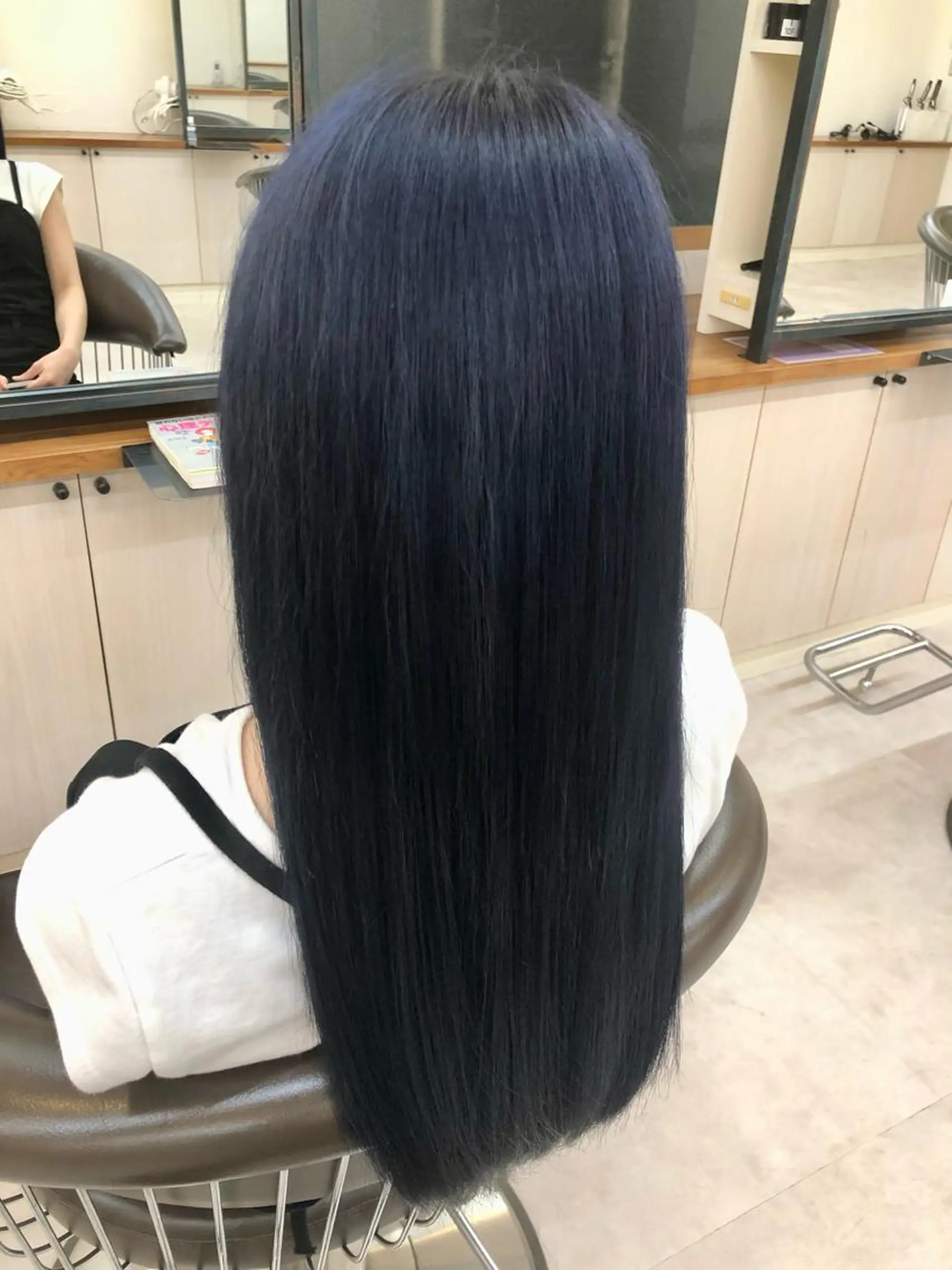 カラー 黒髪 ブルーカラー ブルーブラック カット ヘアカラー リンダ所属・ベージュ/ボブ /縮毛矯正/スズキのヘアスタイル