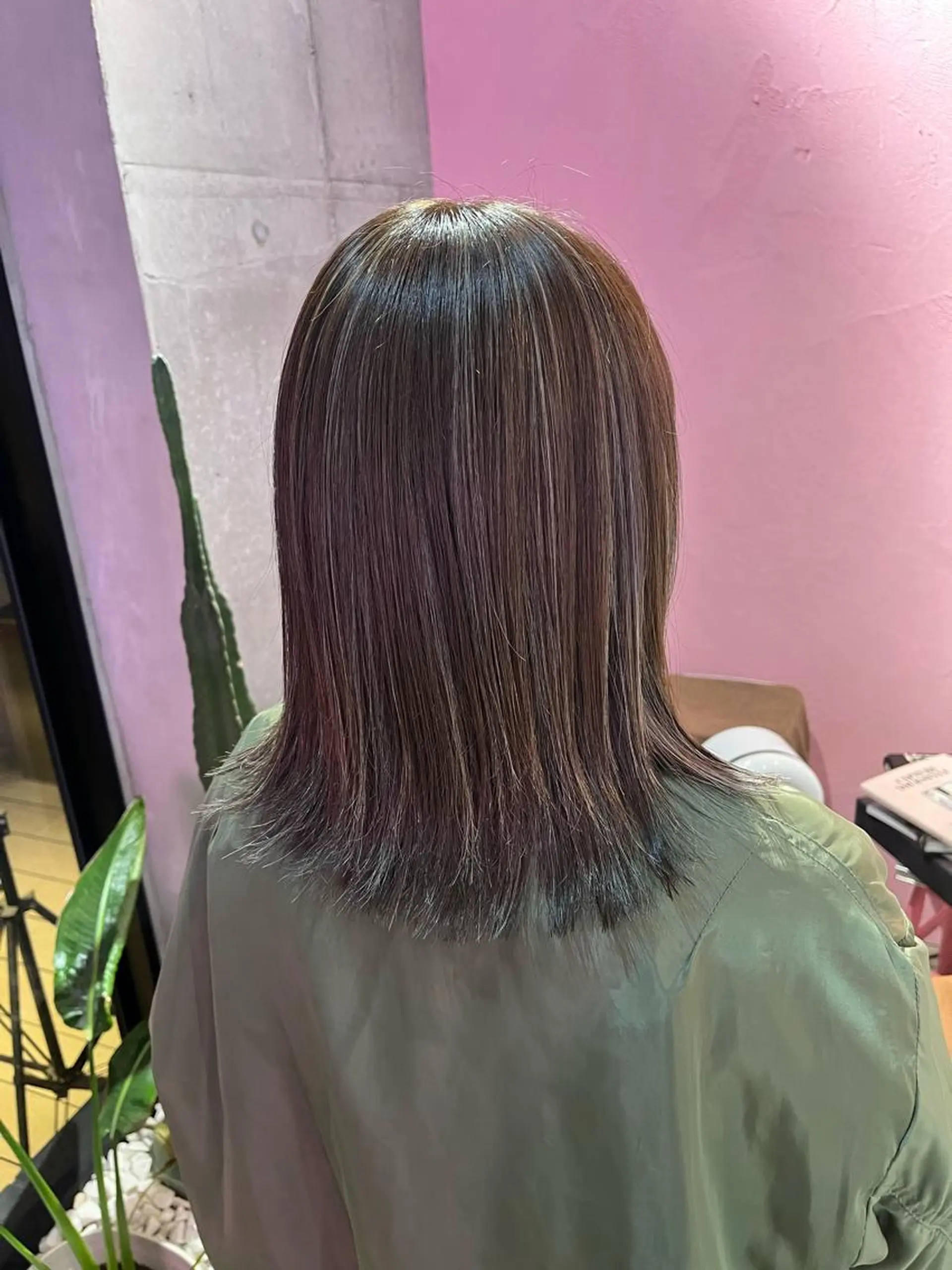 カラー ハイライトカラー 艶感透明感カラー🤍 hinaのヘアスタイル