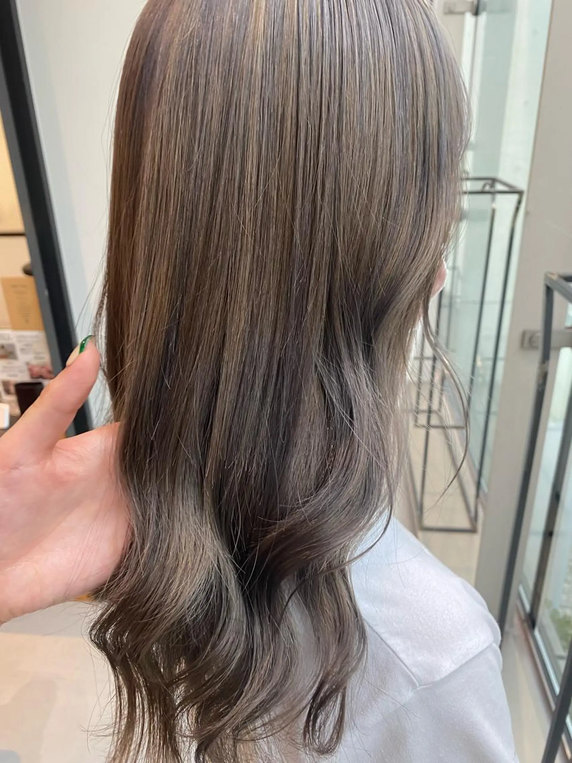 カラー グレージュ ハイトーンカラー ハイトーングレージュ 韓国ヘア/艶髪🎀 宮川みほのヘアスタイル